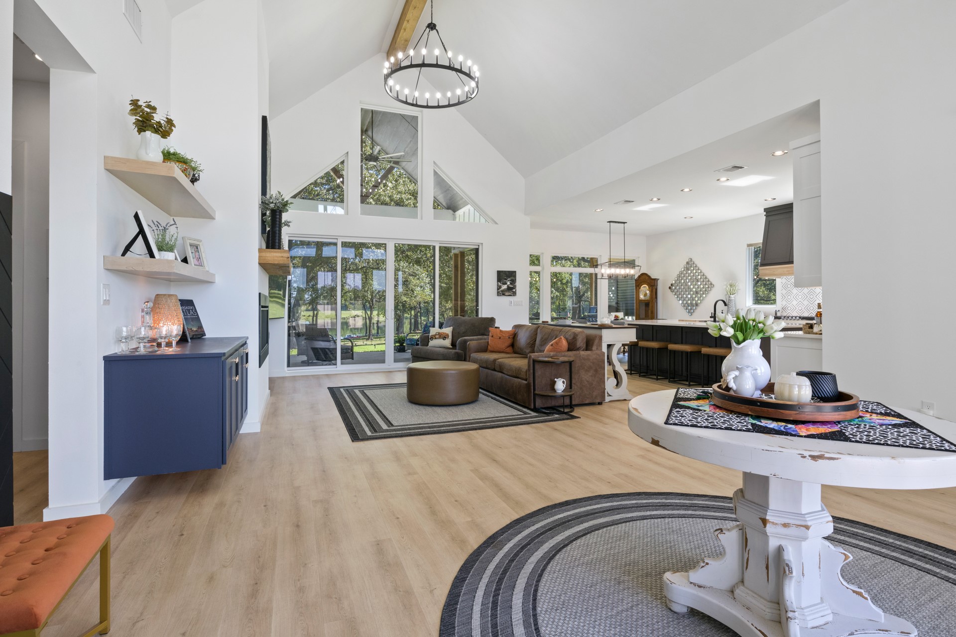 453 Private Road 2712