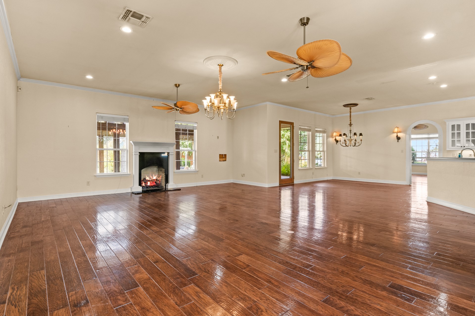 15 W Elmwood Drive