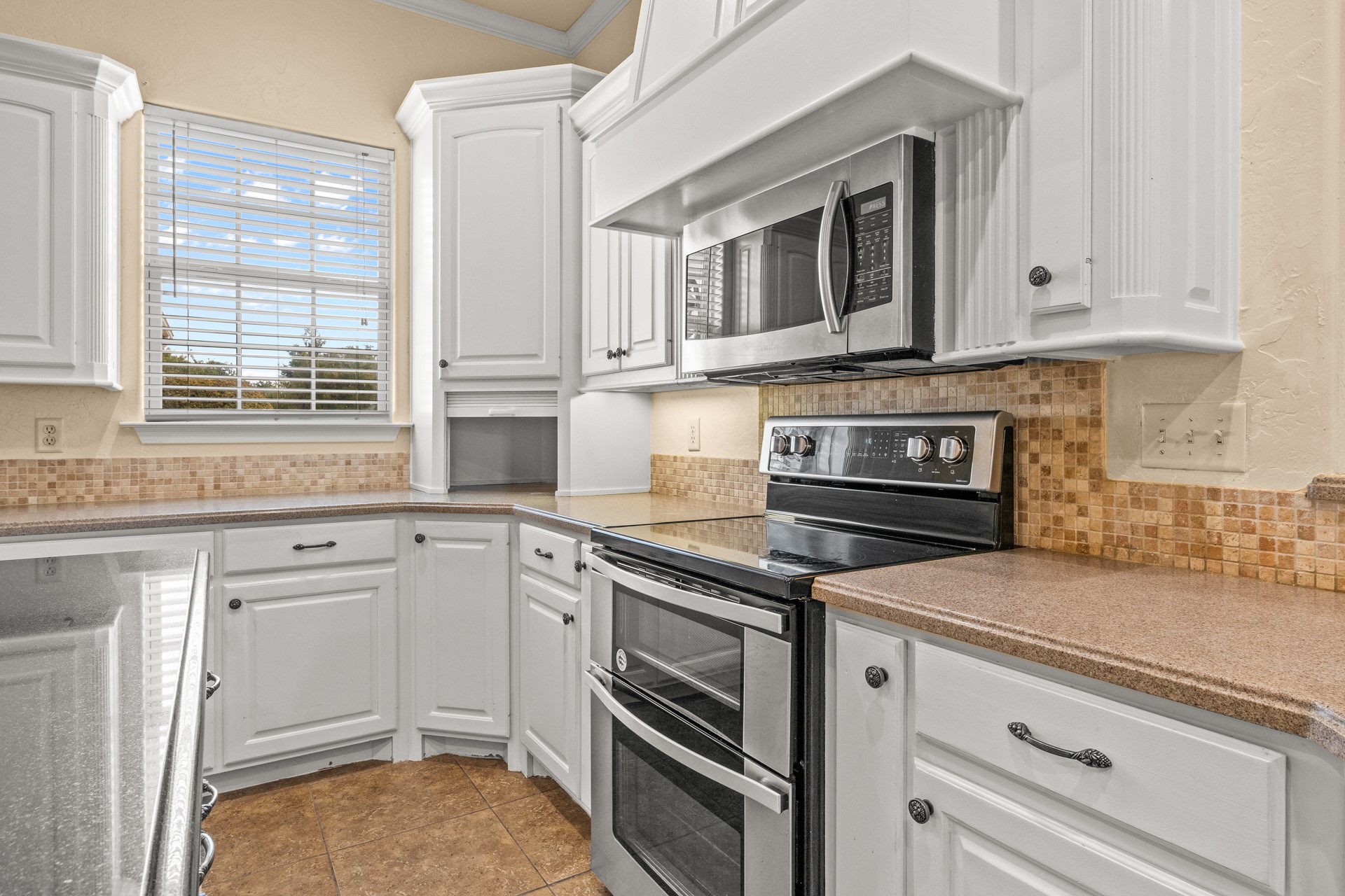 15 W Elmwood Drive