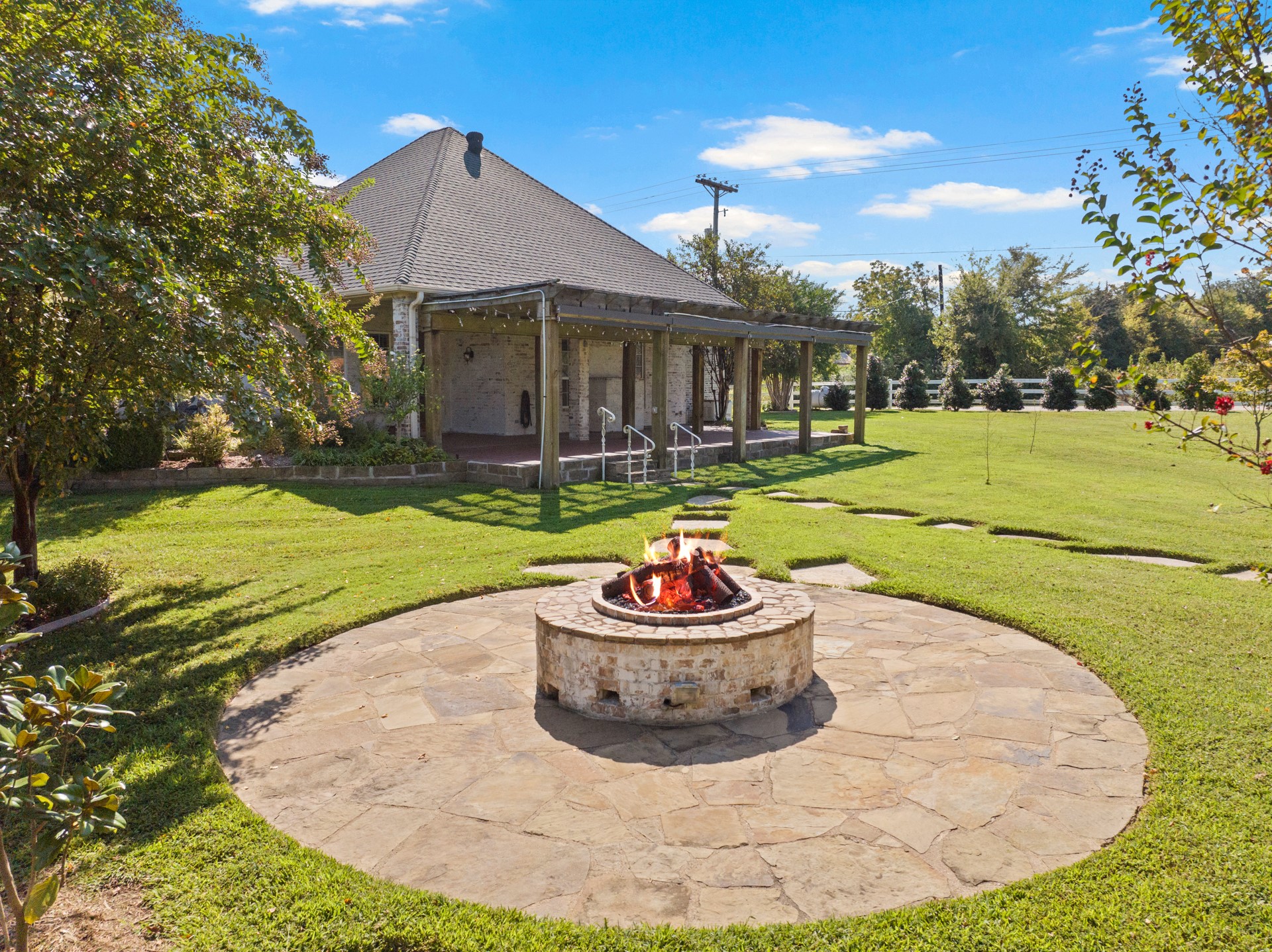 15 W Elmwood Drive