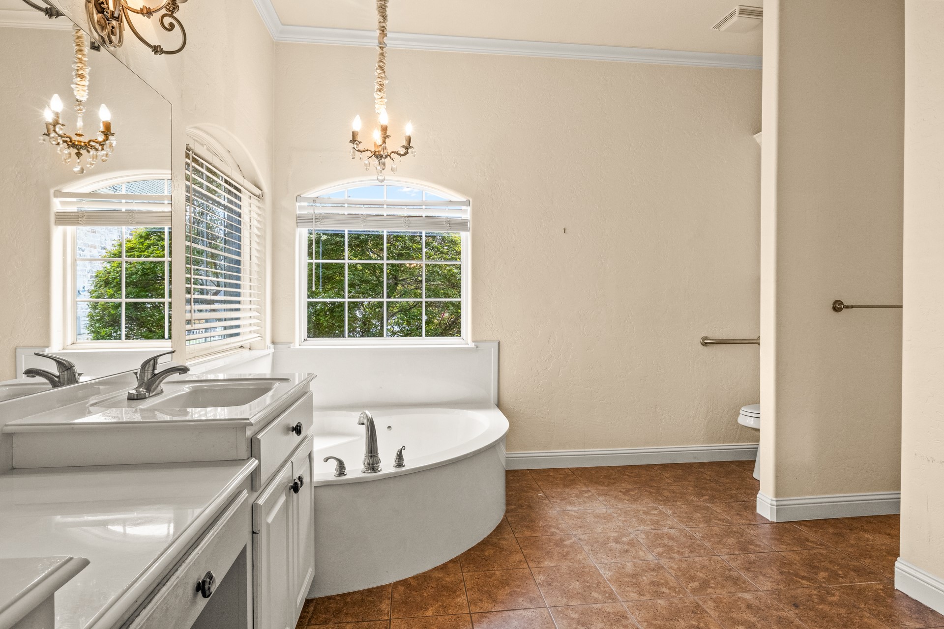15 W Elmwood Drive