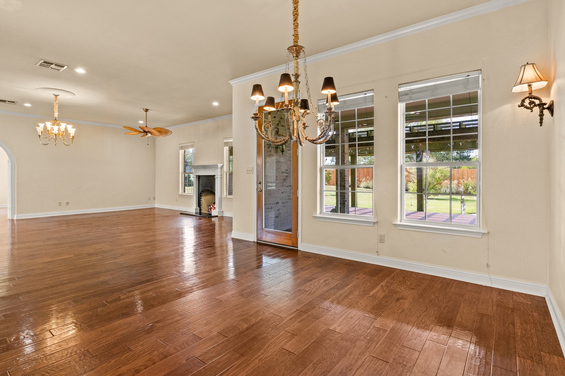 15 W Elmwood Drive