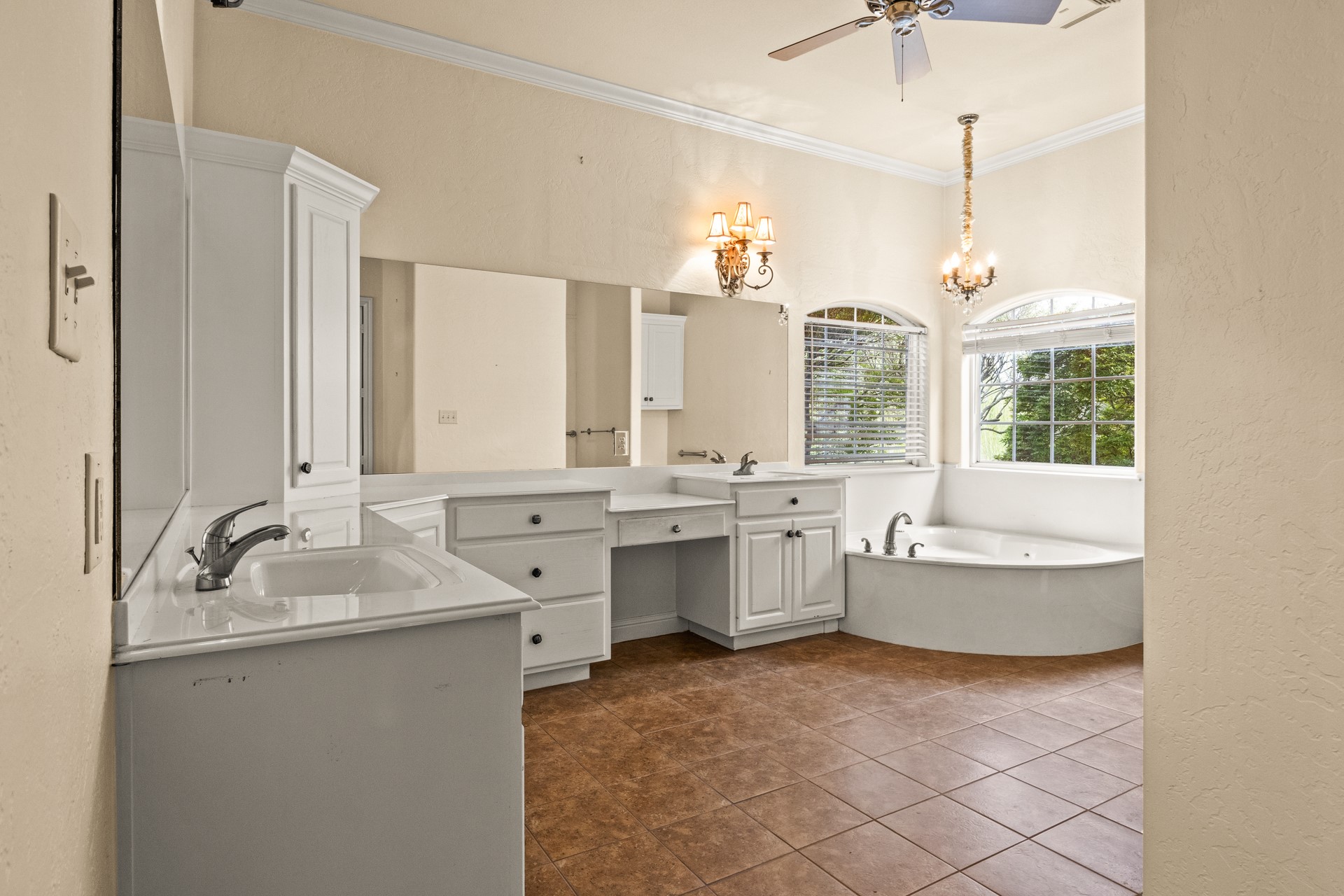 15 W Elmwood Drive