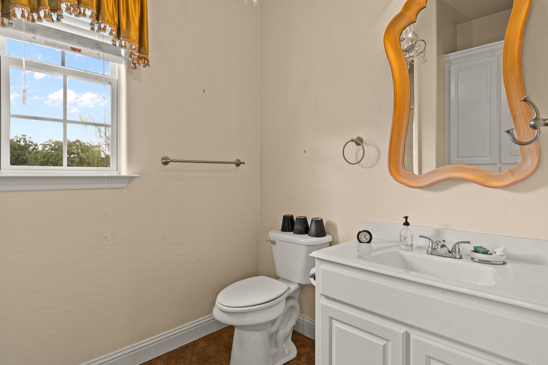 15 W Elmwood Drive