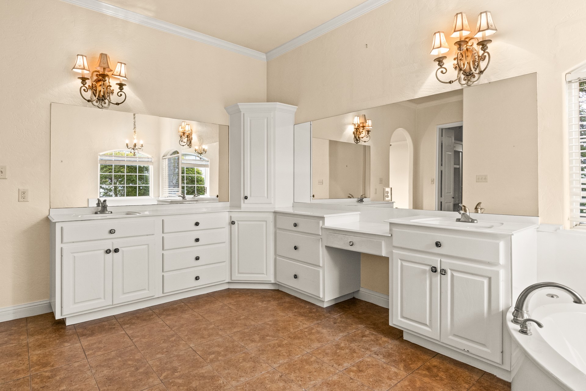 15 W Elmwood Drive