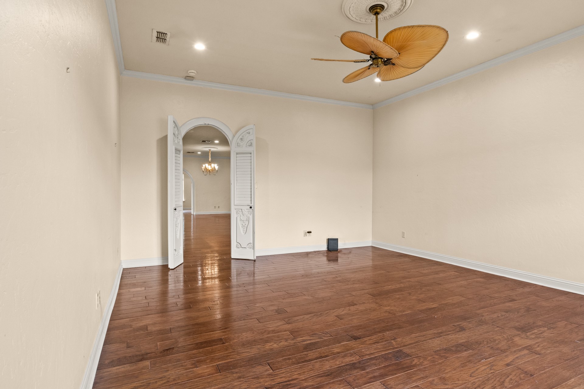 15 W Elmwood Drive