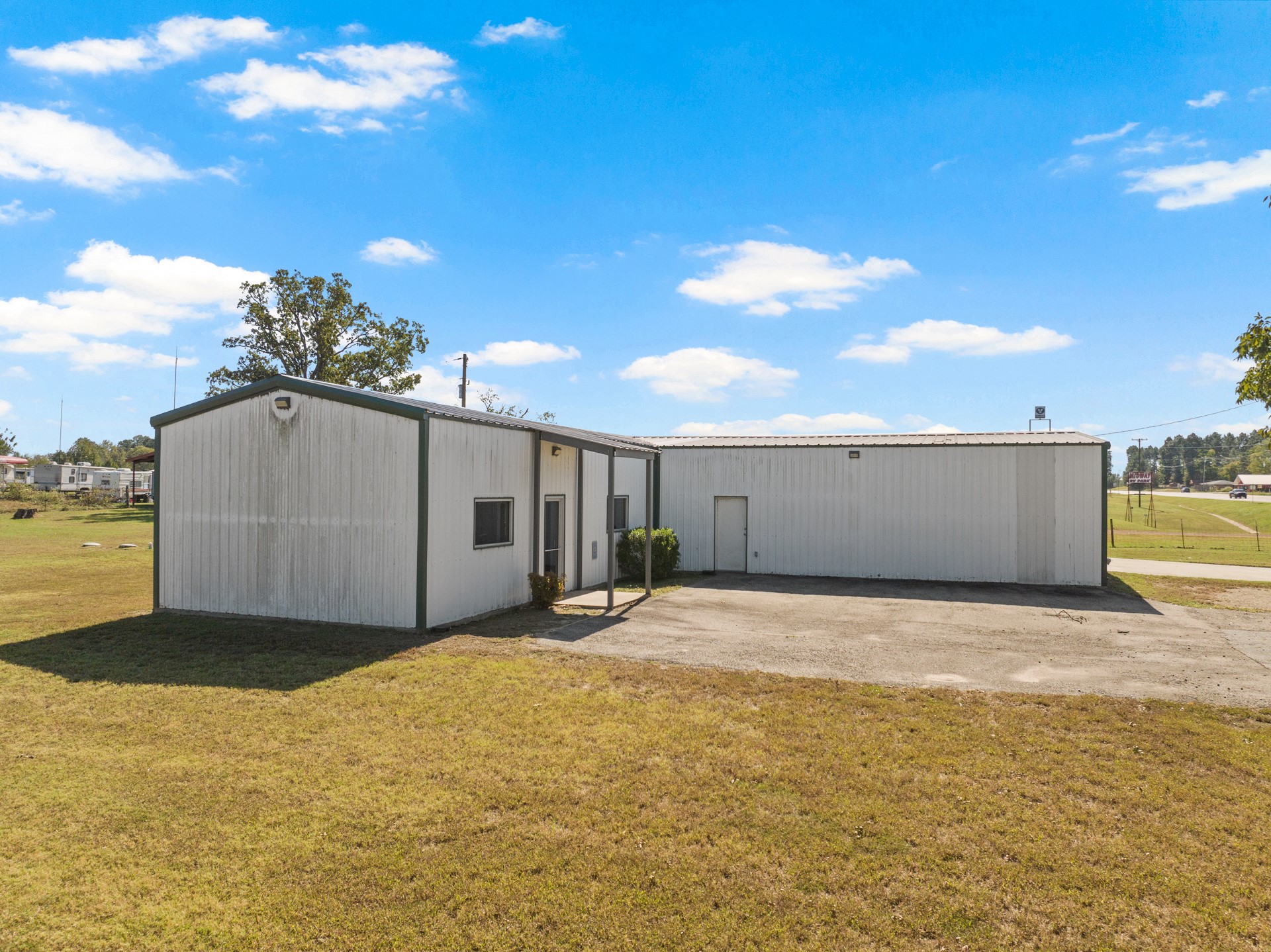 9108 N US Hwy 271