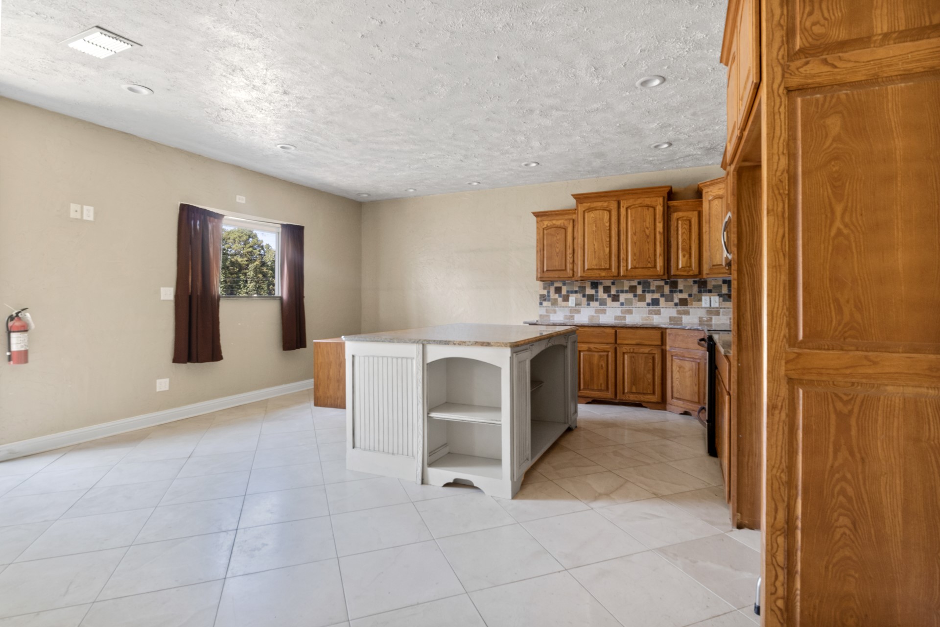 9108 N US Hwy 271