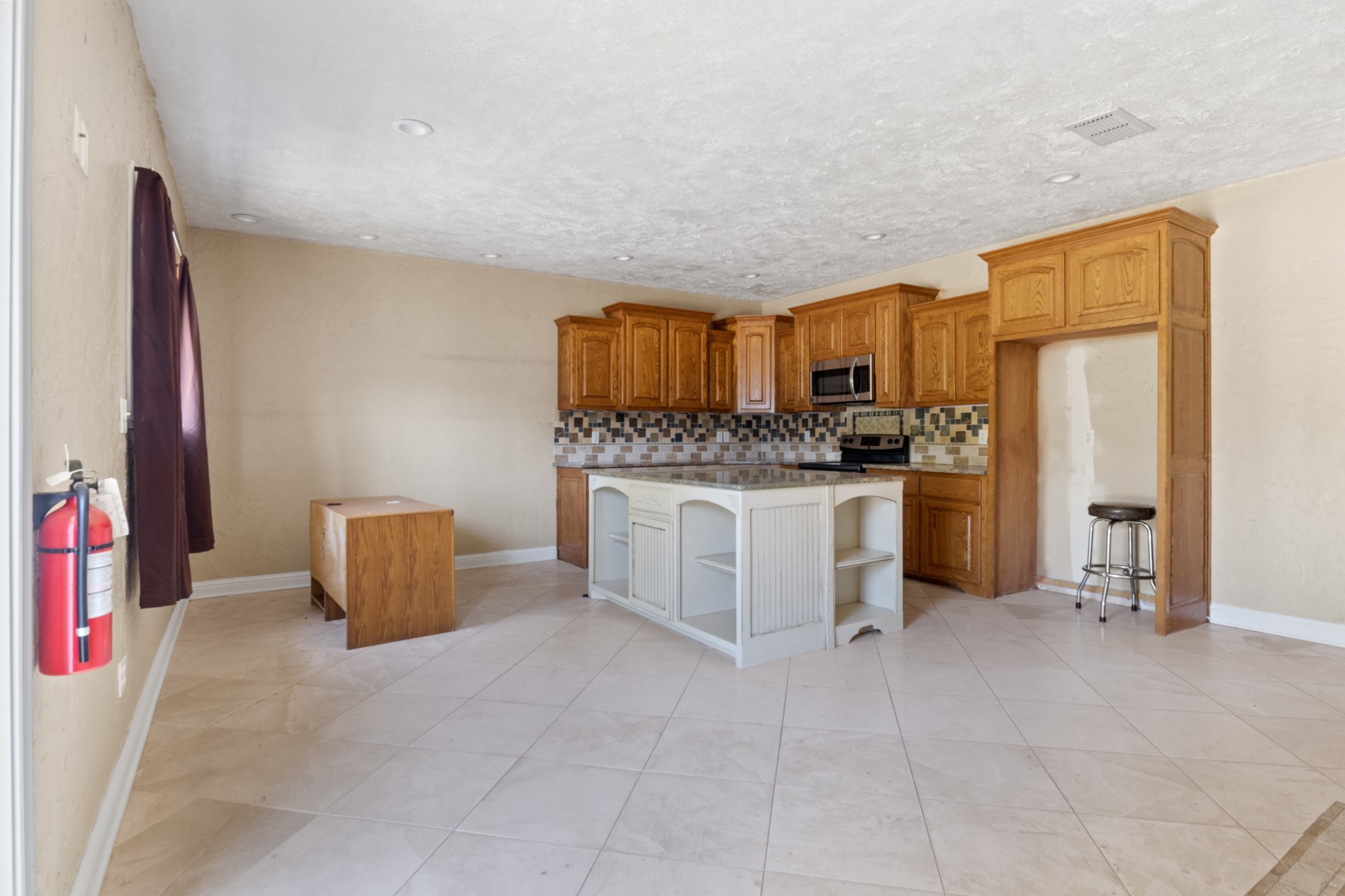 9108 N US Hwy 271