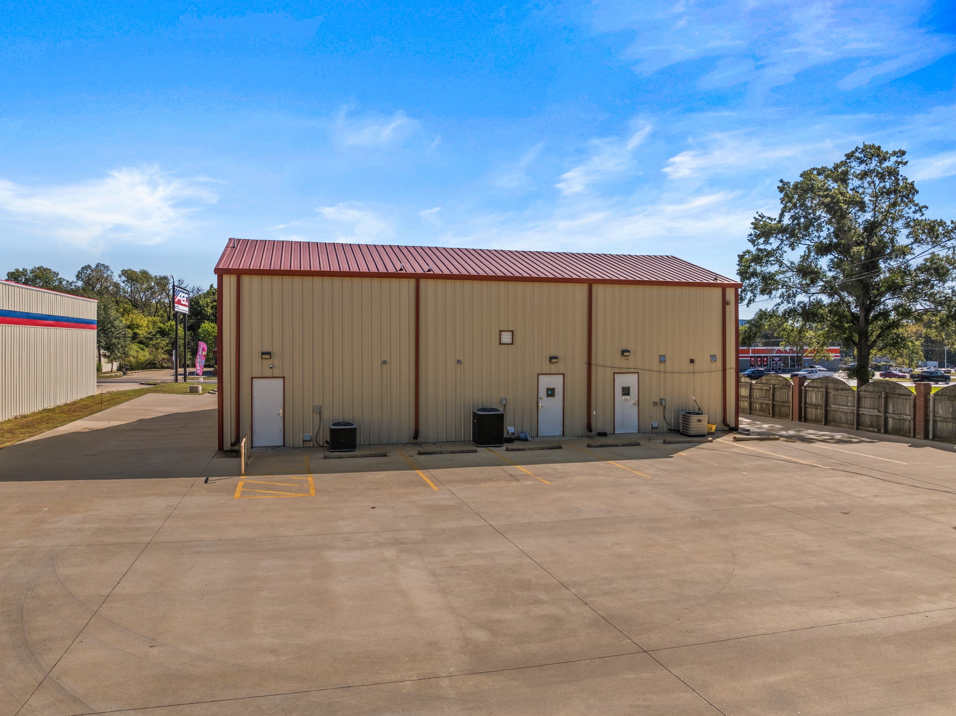 717 N US Hwy 271