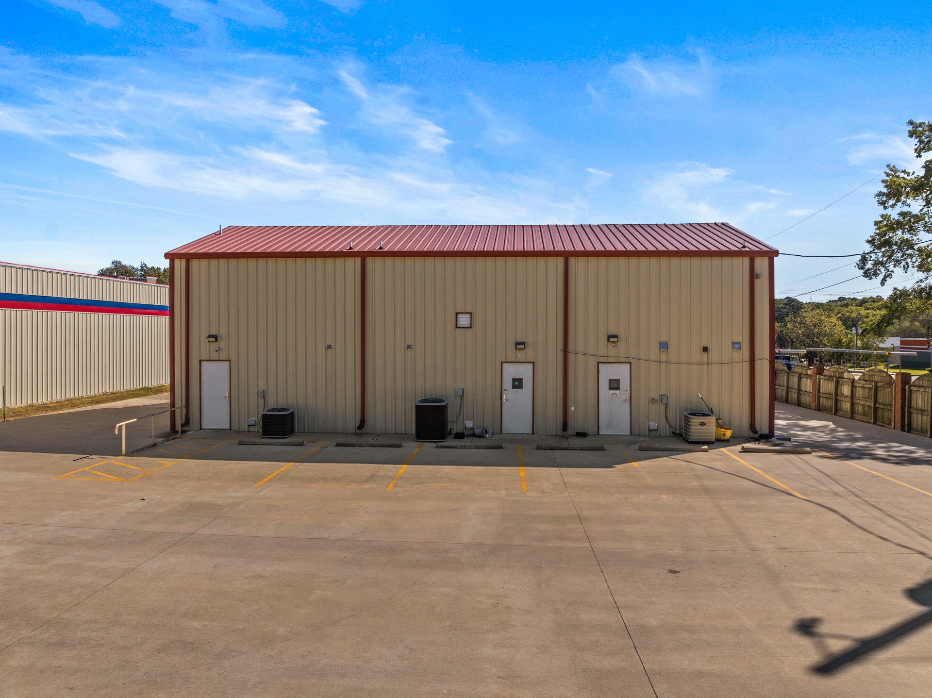 717 N US Hwy 271