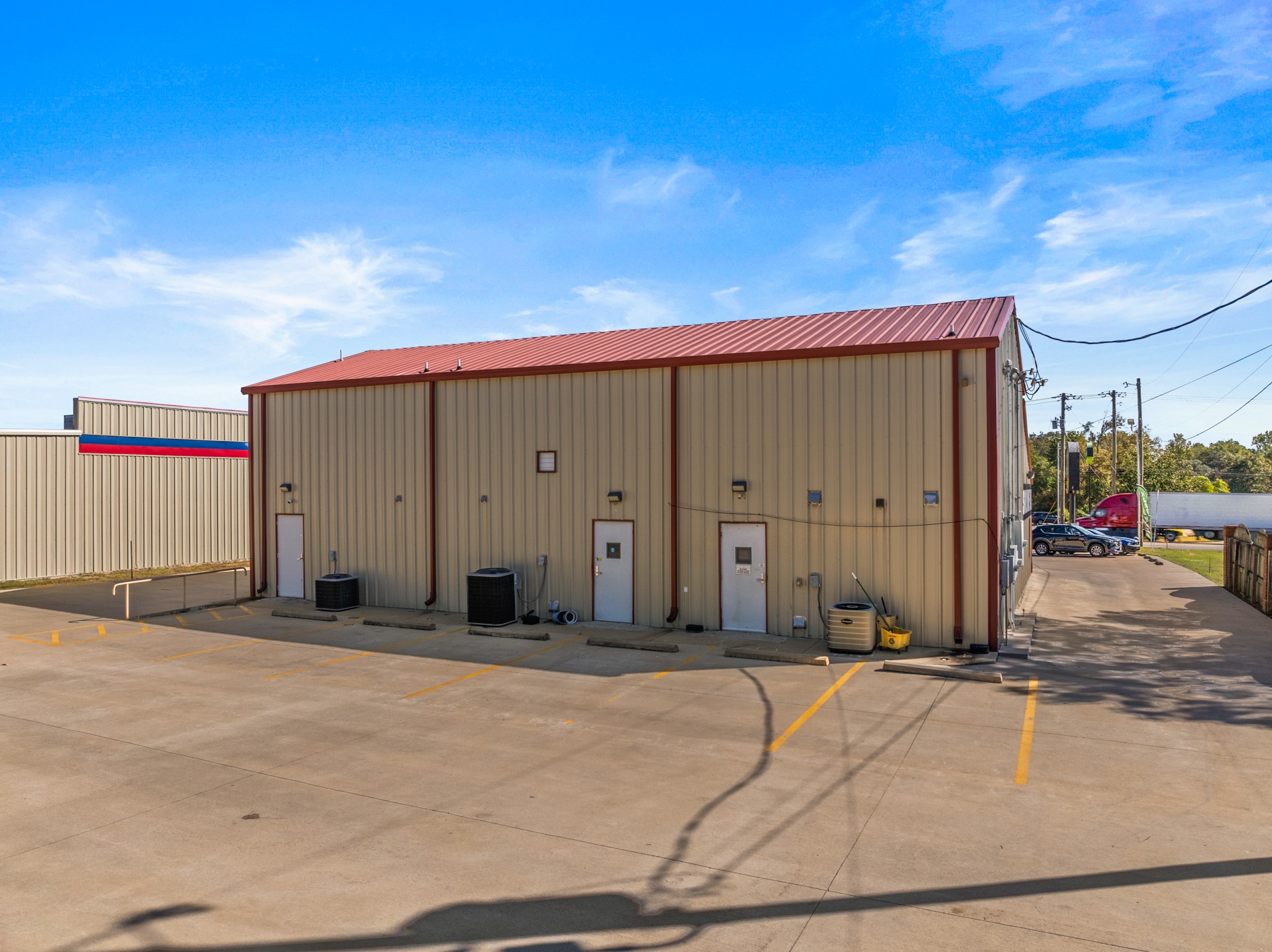 717 N US Hwy 271
