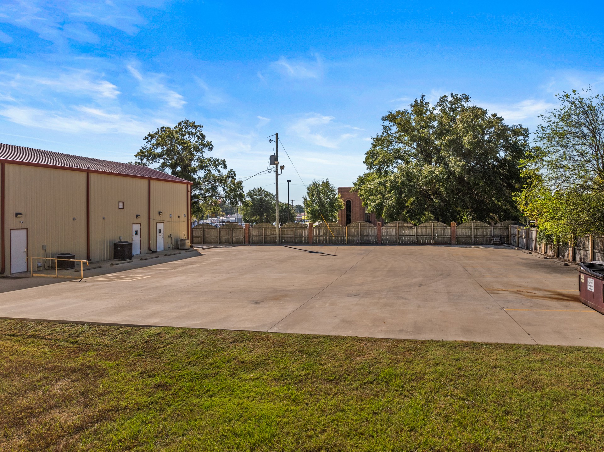 717 N US Hwy 271