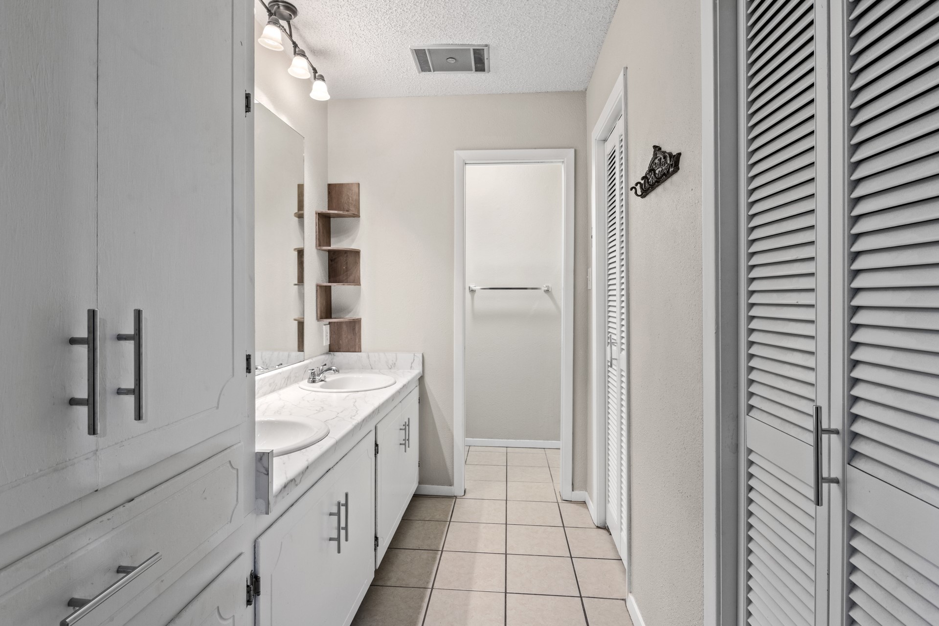 195 County Road 4164