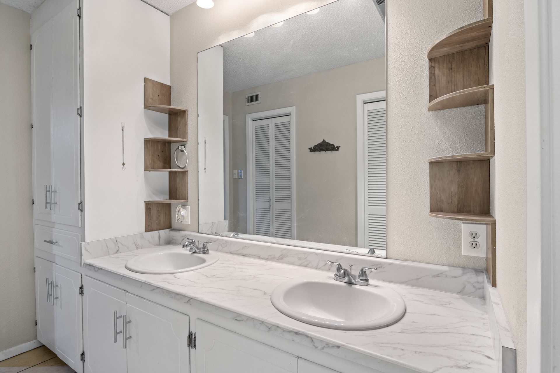 195 County Road 4164