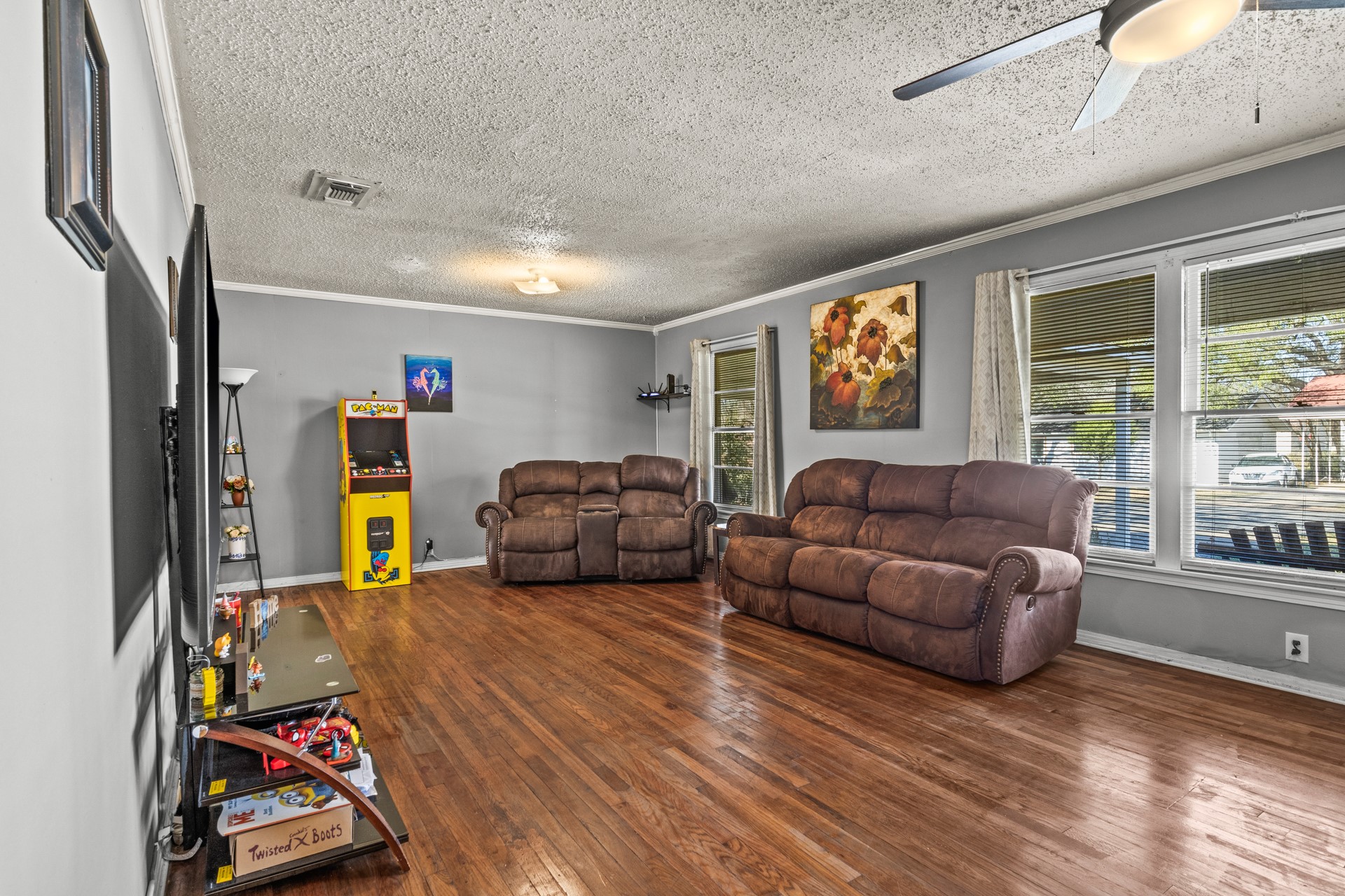 1210 E 4th Street