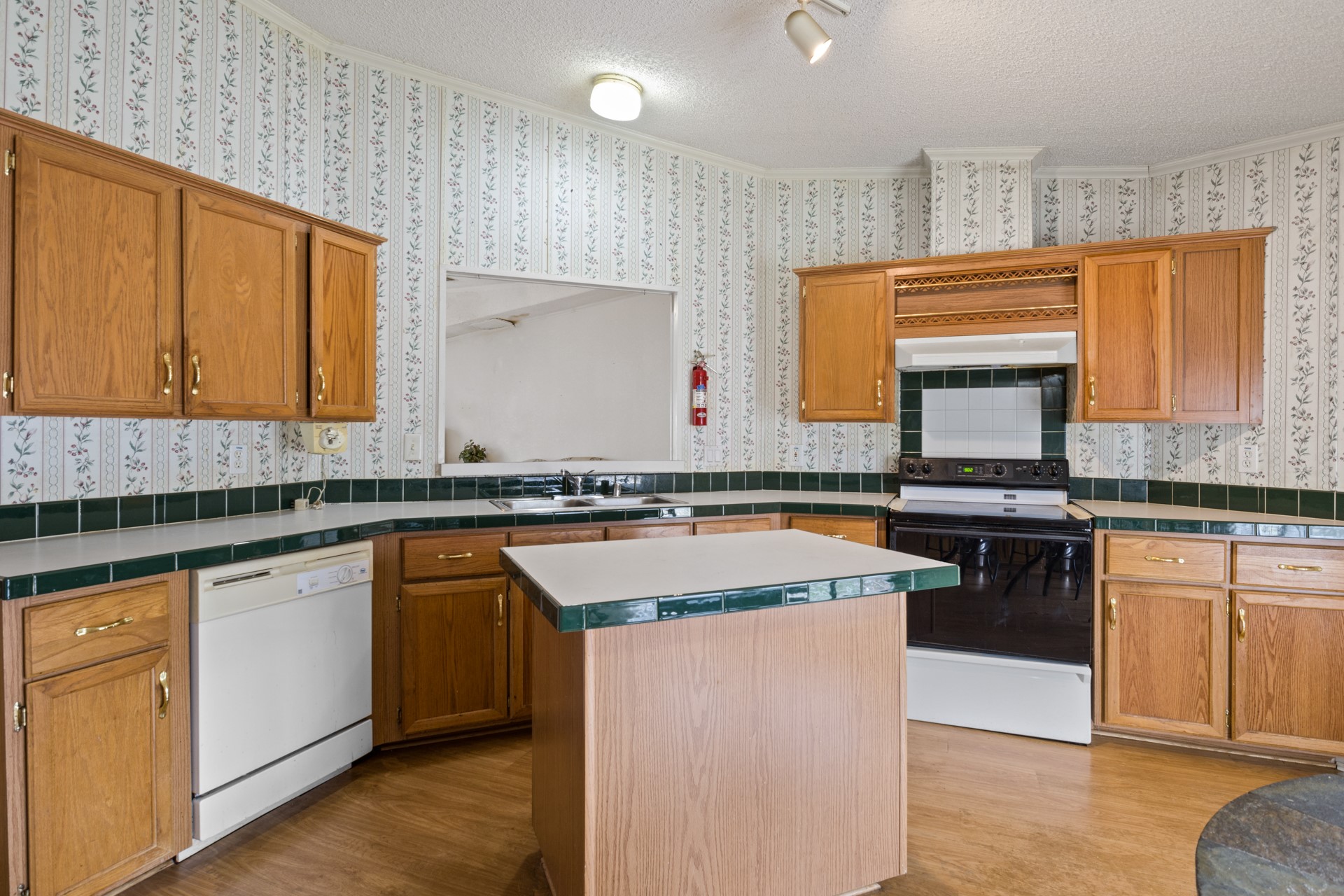 418 Broken Bow