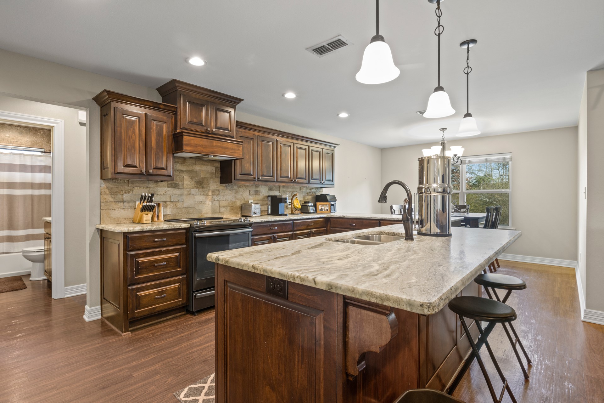 691 COUNTY ROAD 1464