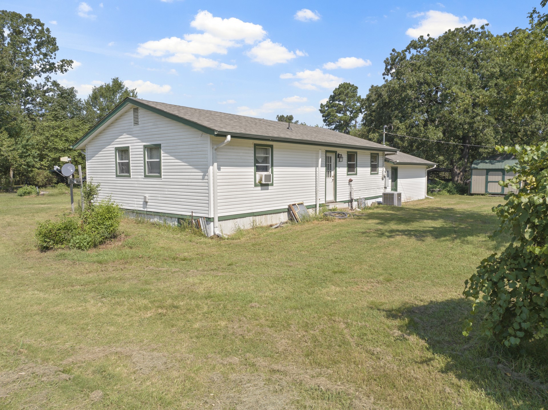 9280 NE County Road 2100