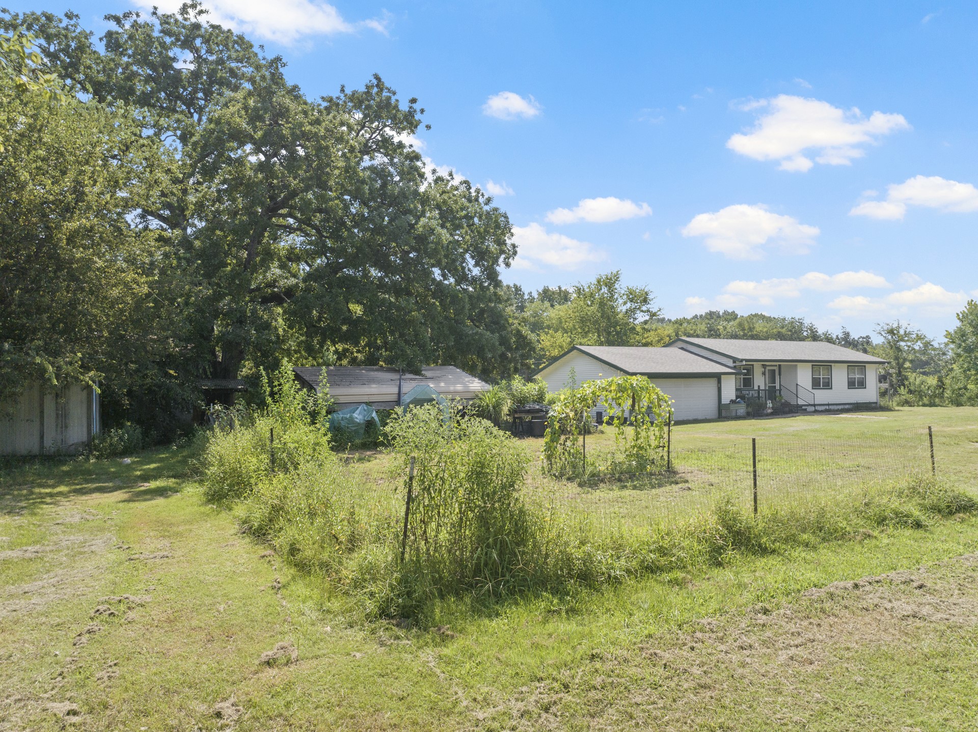 9280 NE County Road 2100