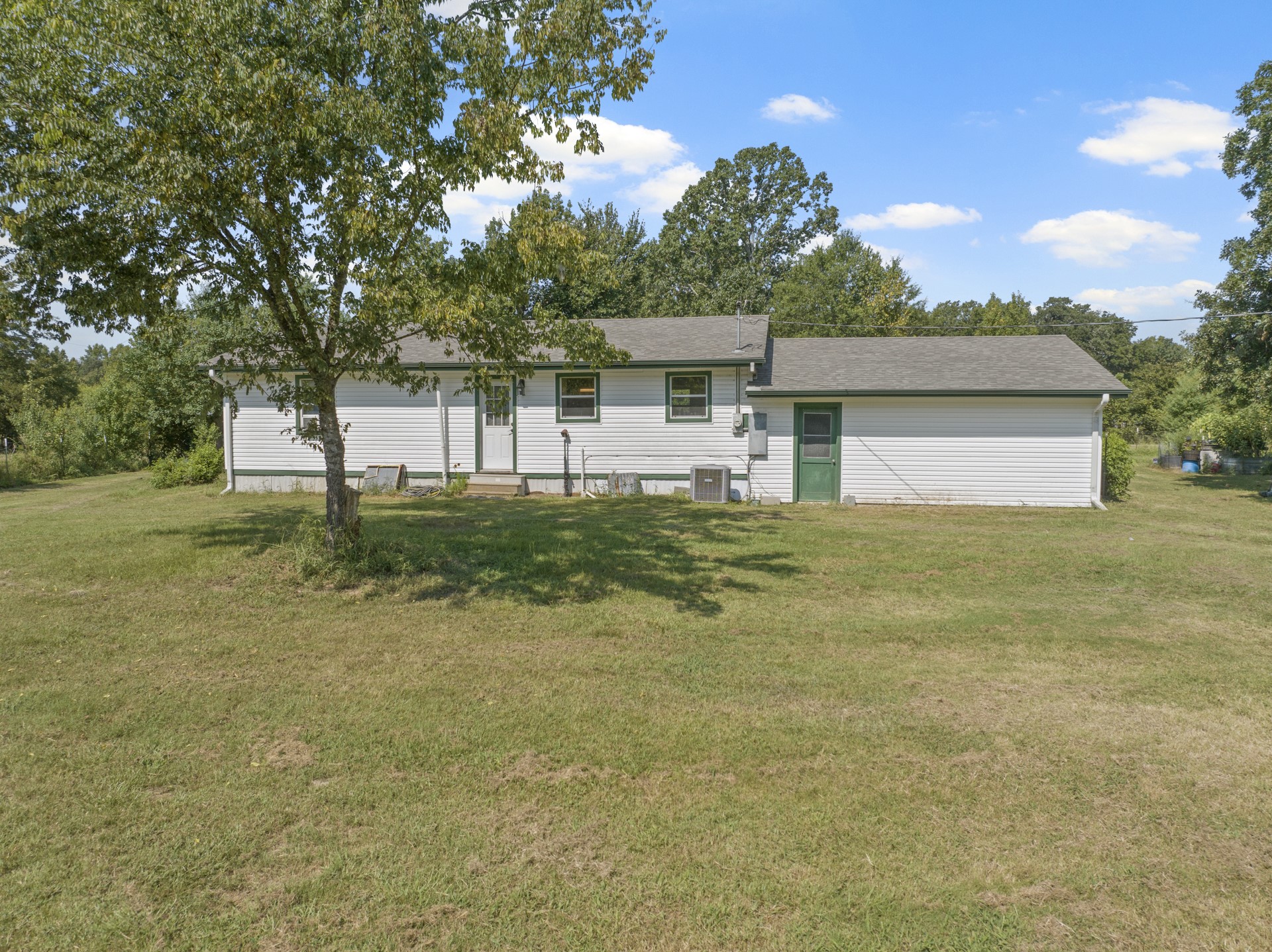 9280 NE County Road 2100