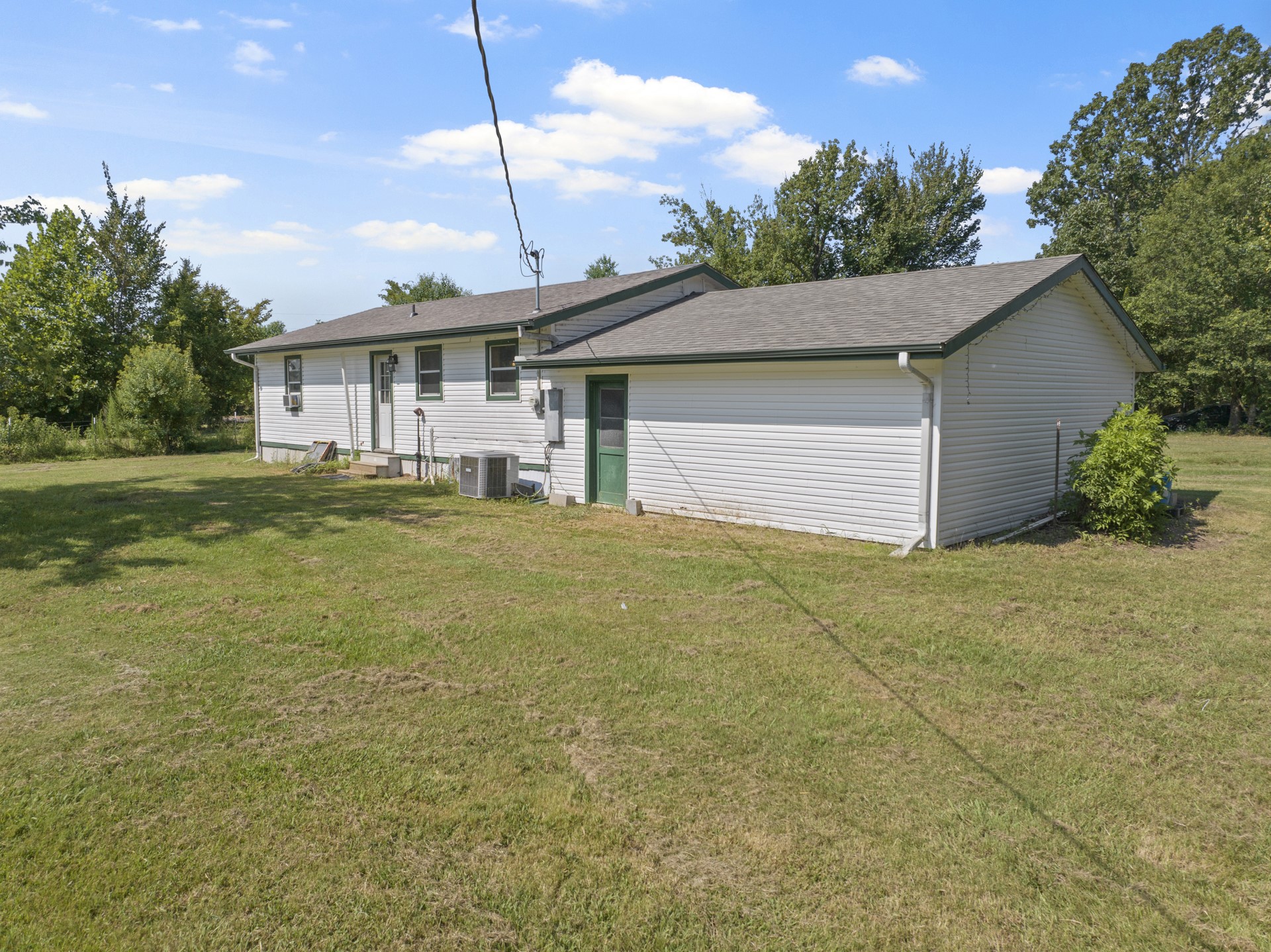 9280 NE County Road 2100