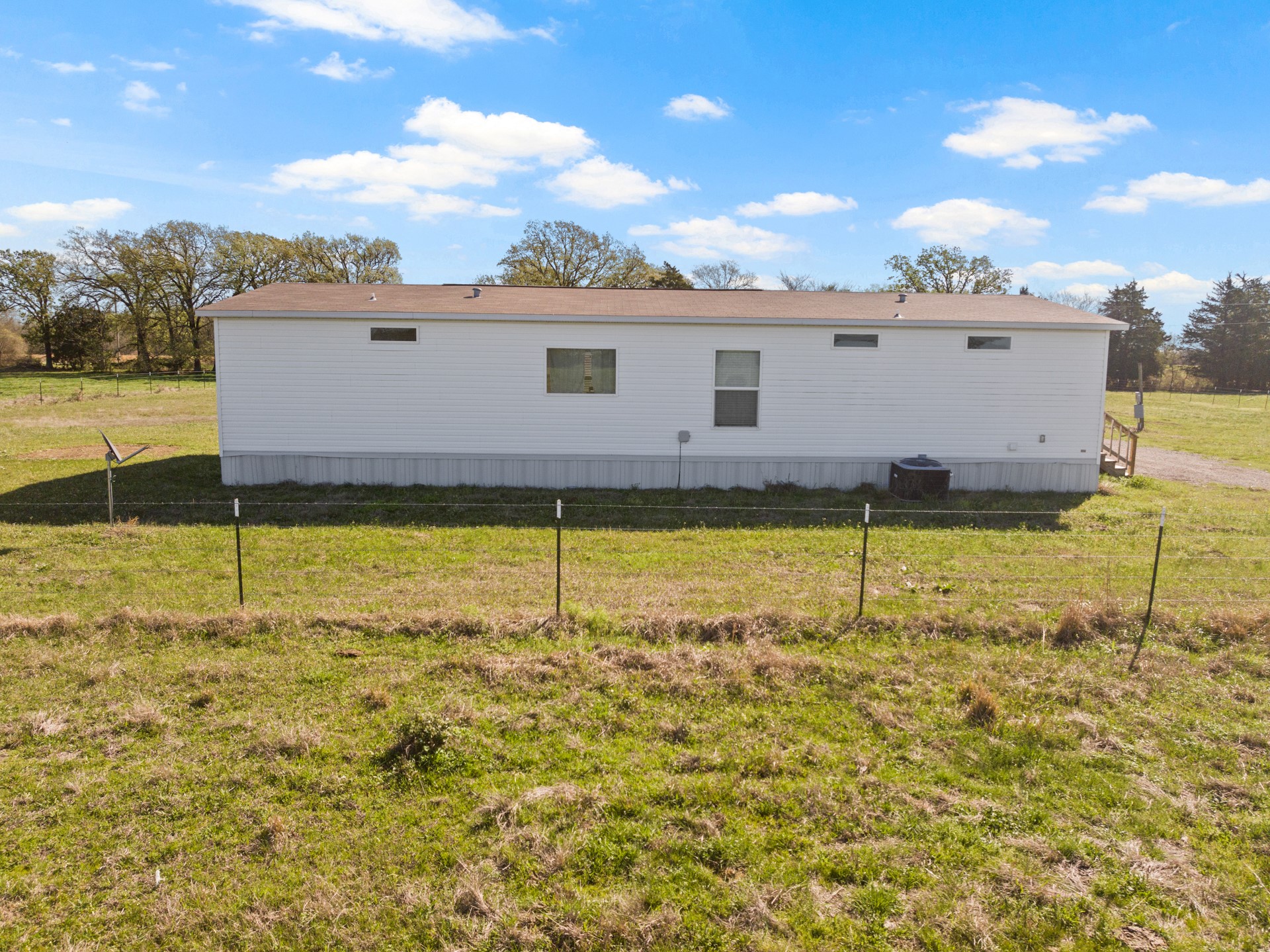 724 NE County Road 2170