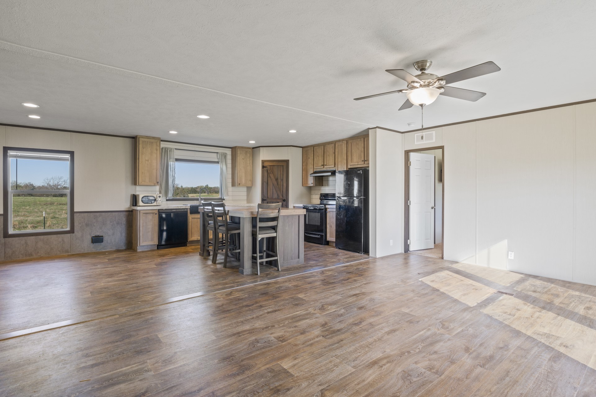 724 NE County Road 2170