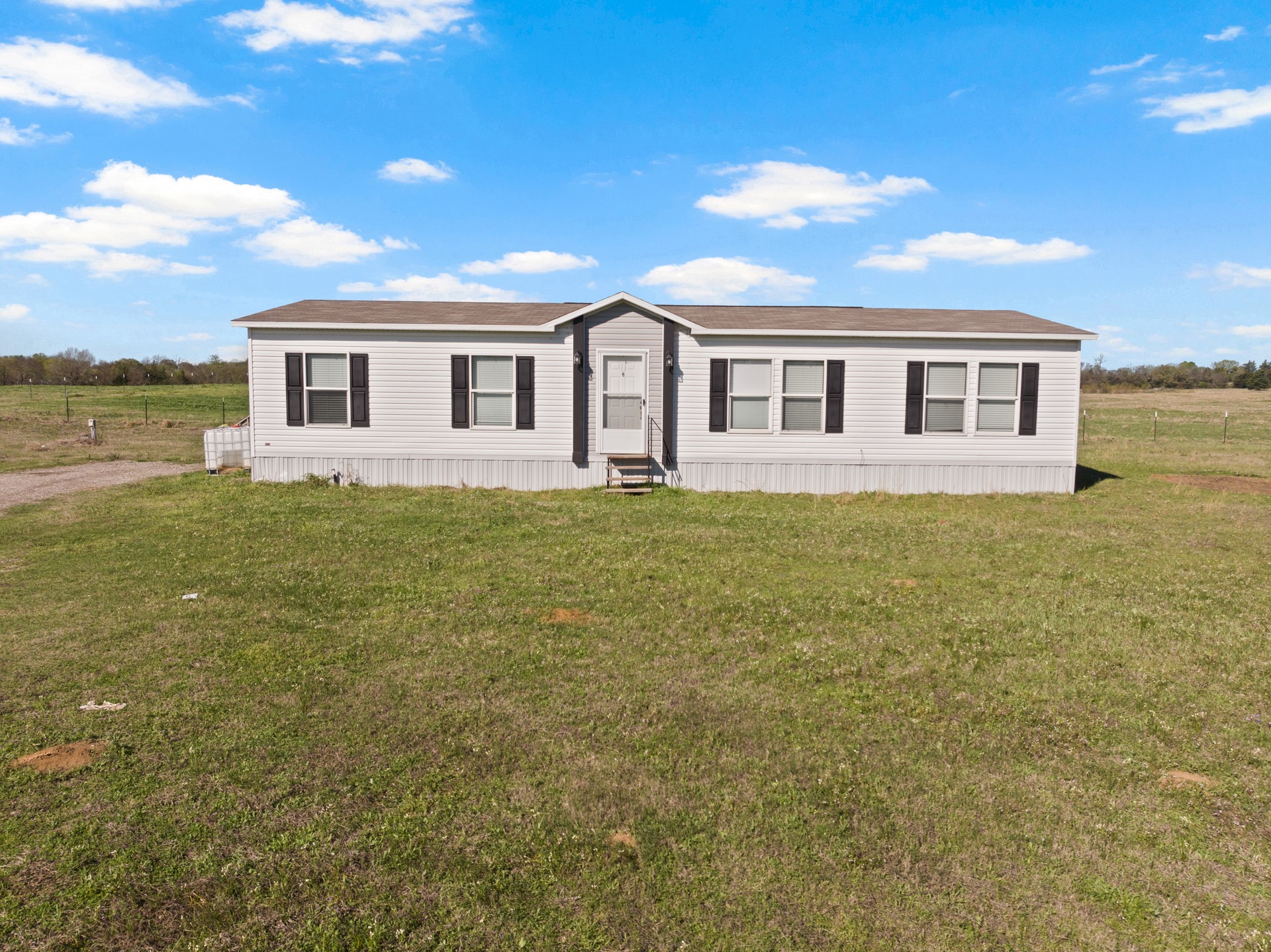 724 NE County Road 2170