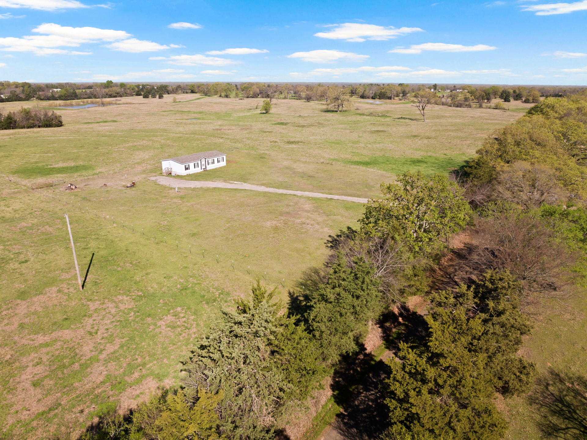 724 NE County Road 2170