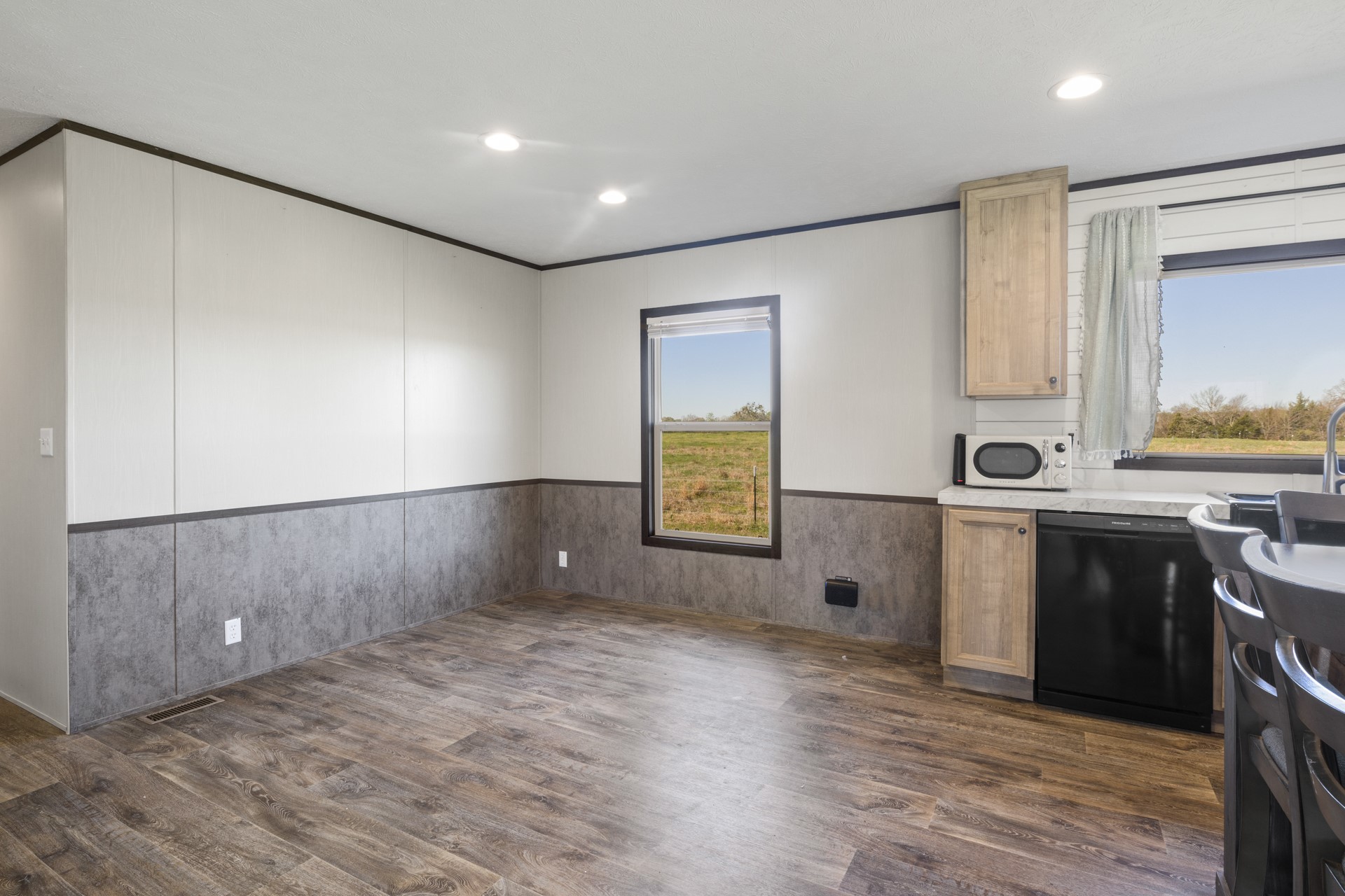 724 NE County Road 2170