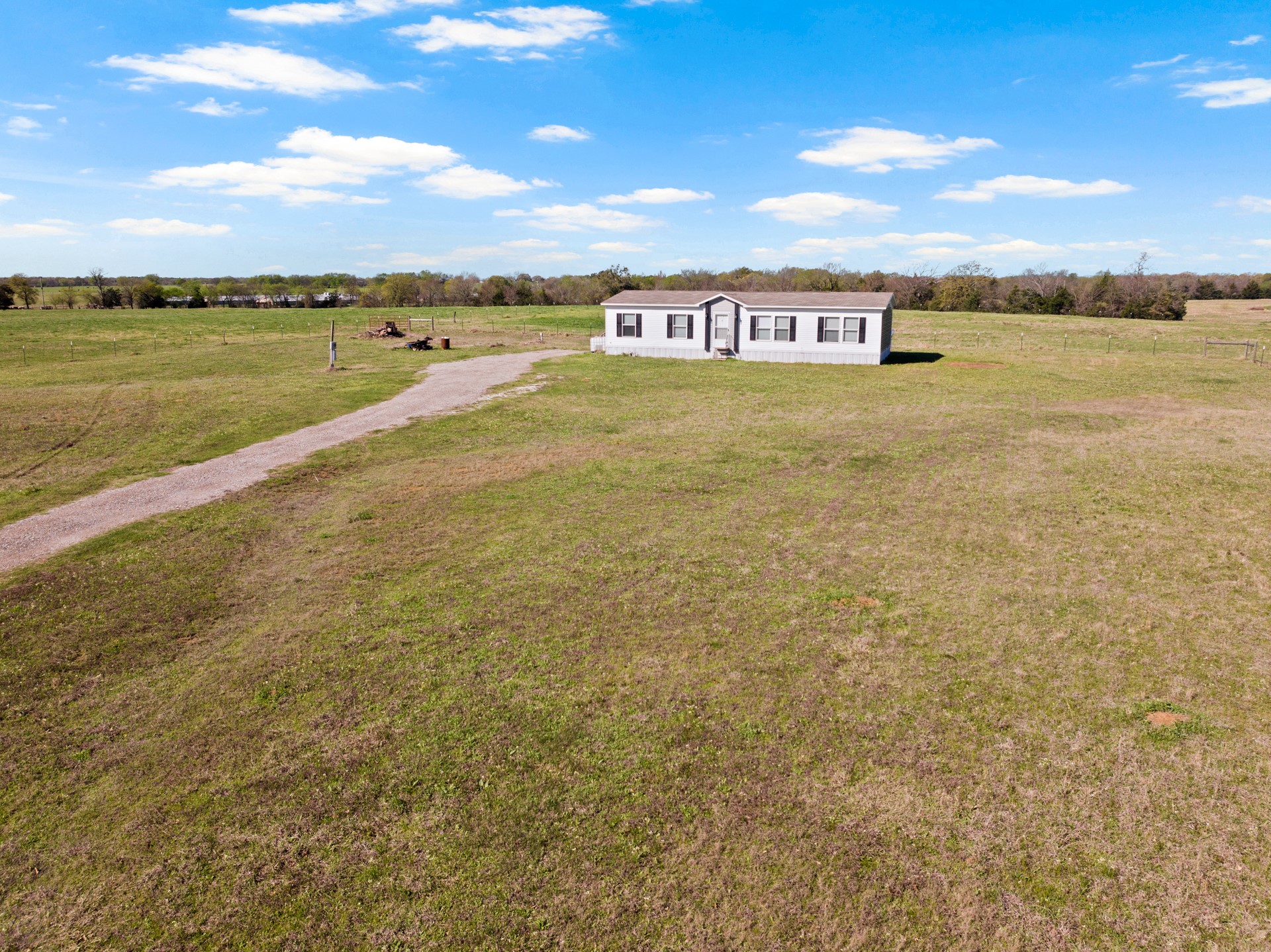 724 NE County Road 2170
