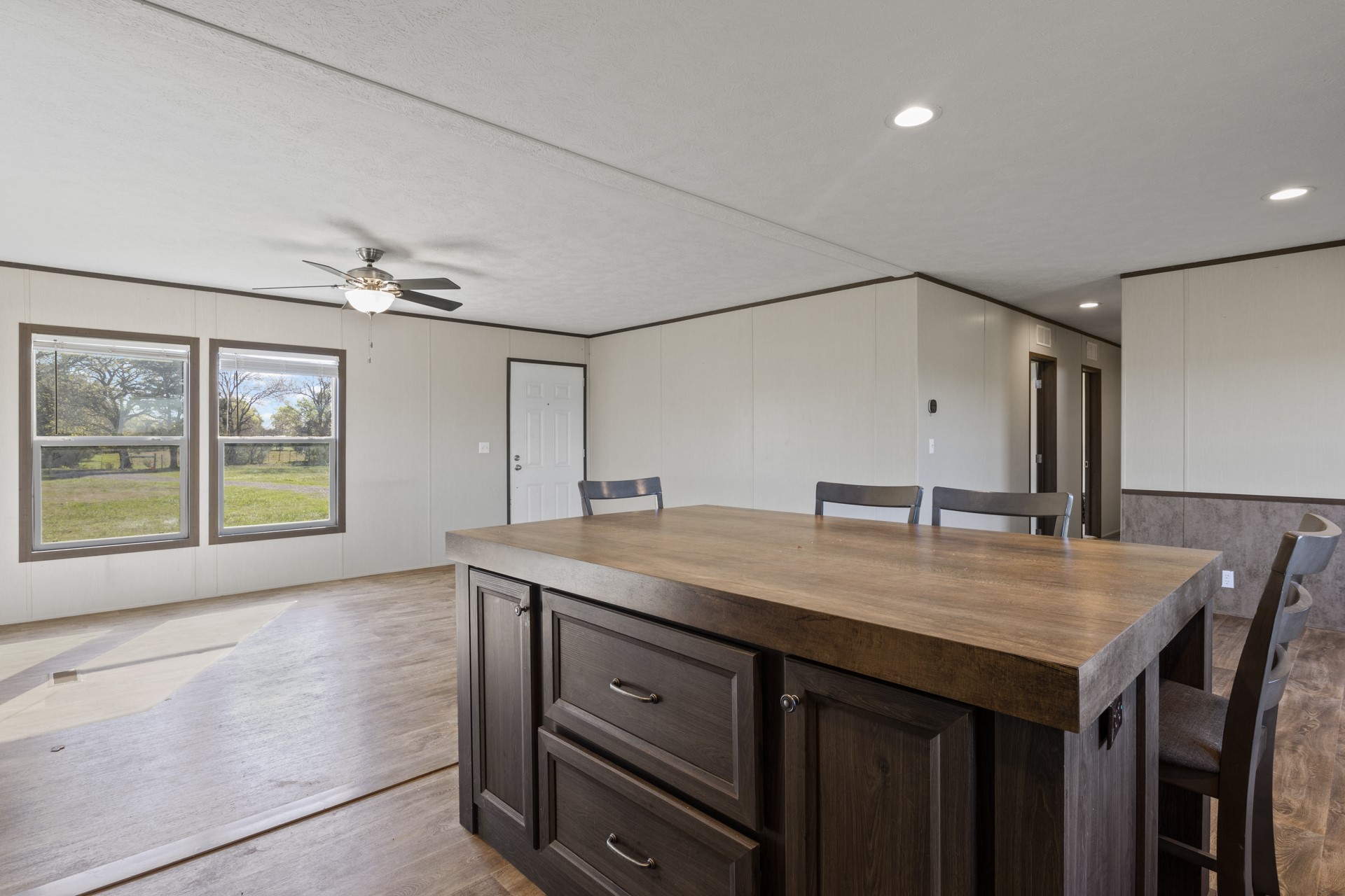 724 NE County Road 2170