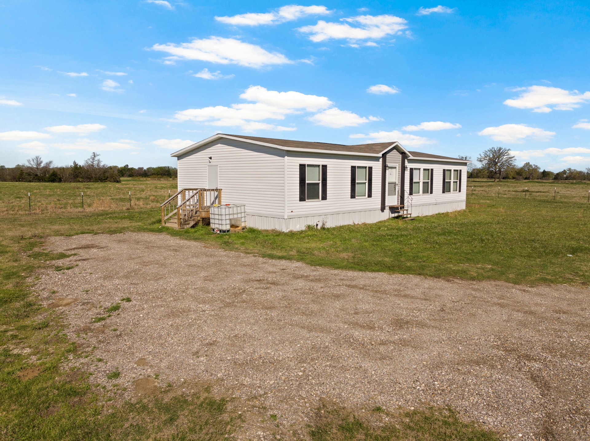 724 NE County Road 2170