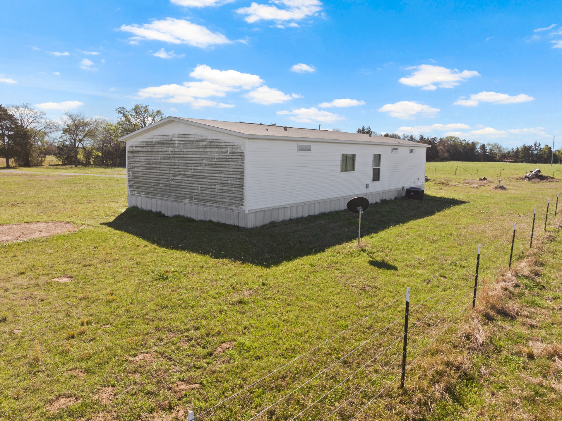 724 NE County Road 2170