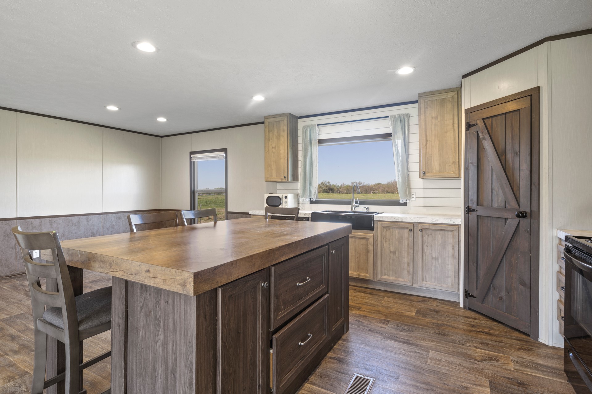 724 NE County Road 2170