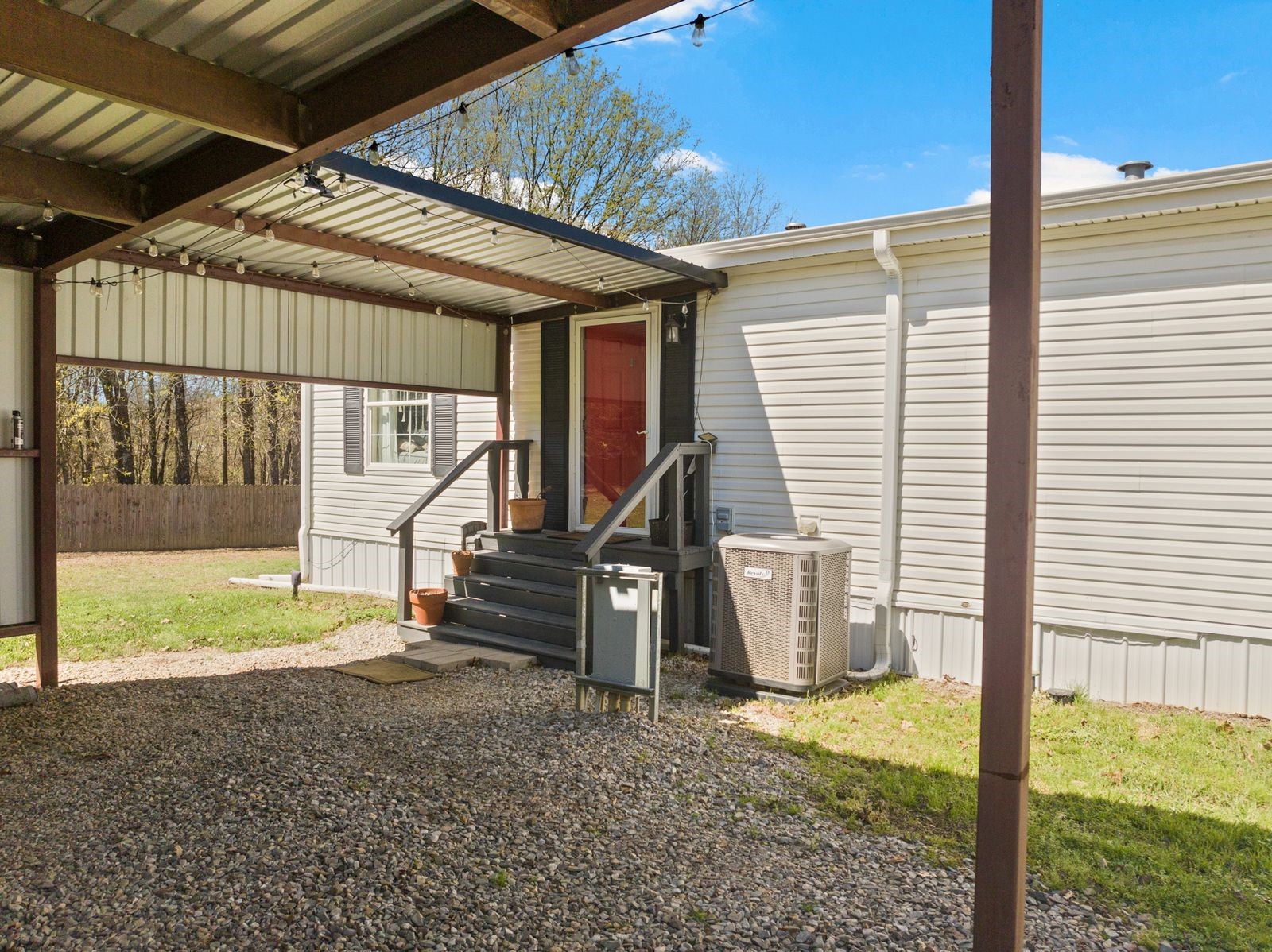 535 NE County Road 2060