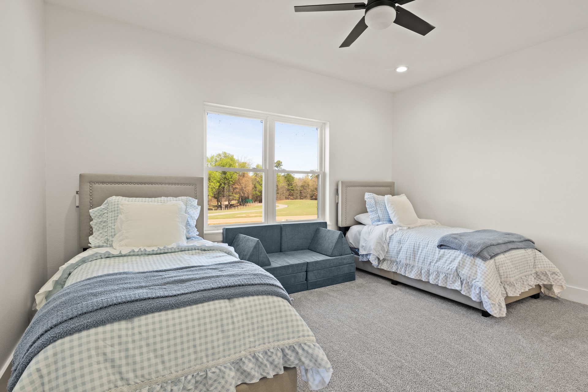 126 Private Road 2712