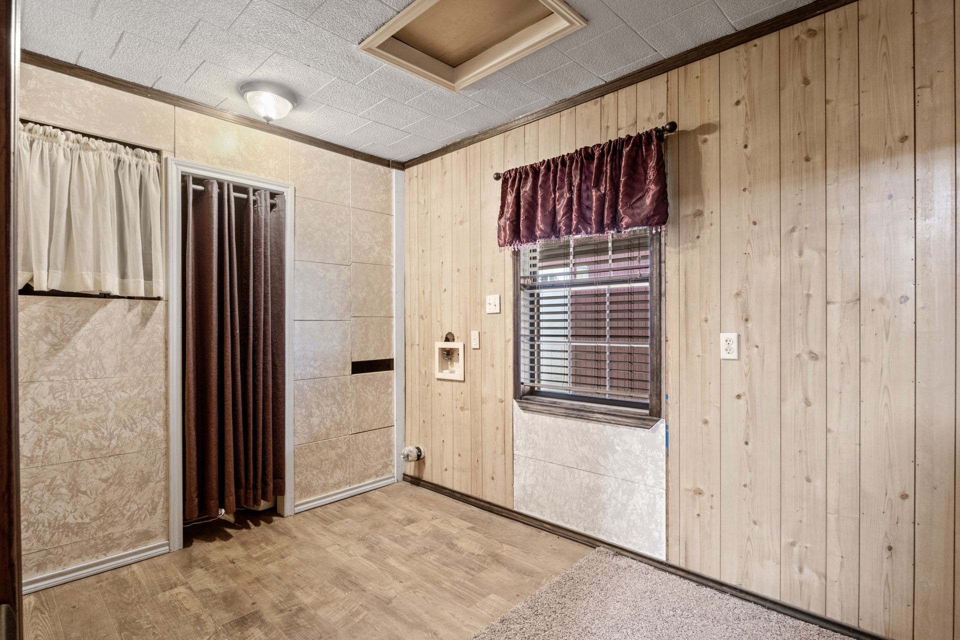 71 Private Road 52436