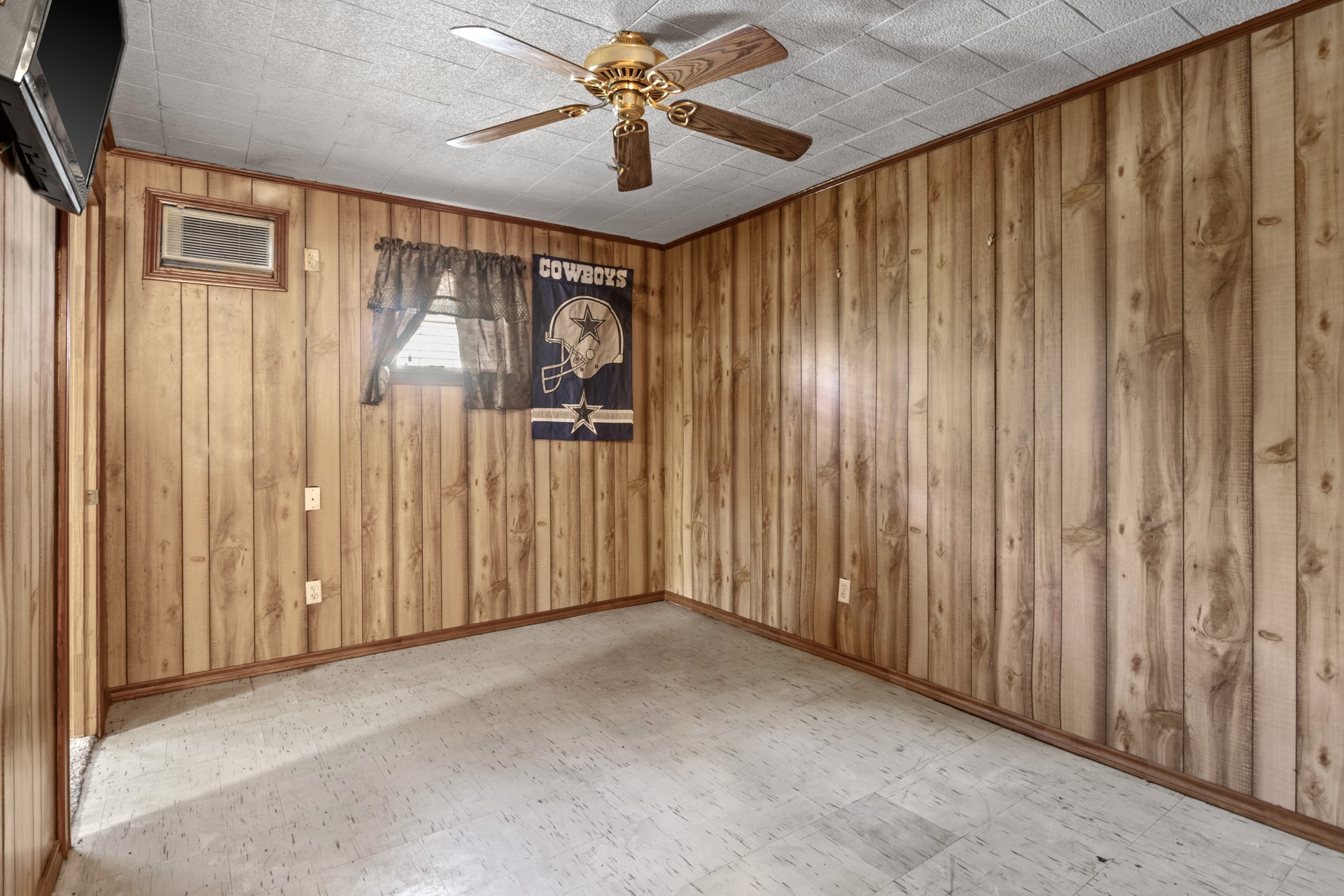 71 Private Road 52436