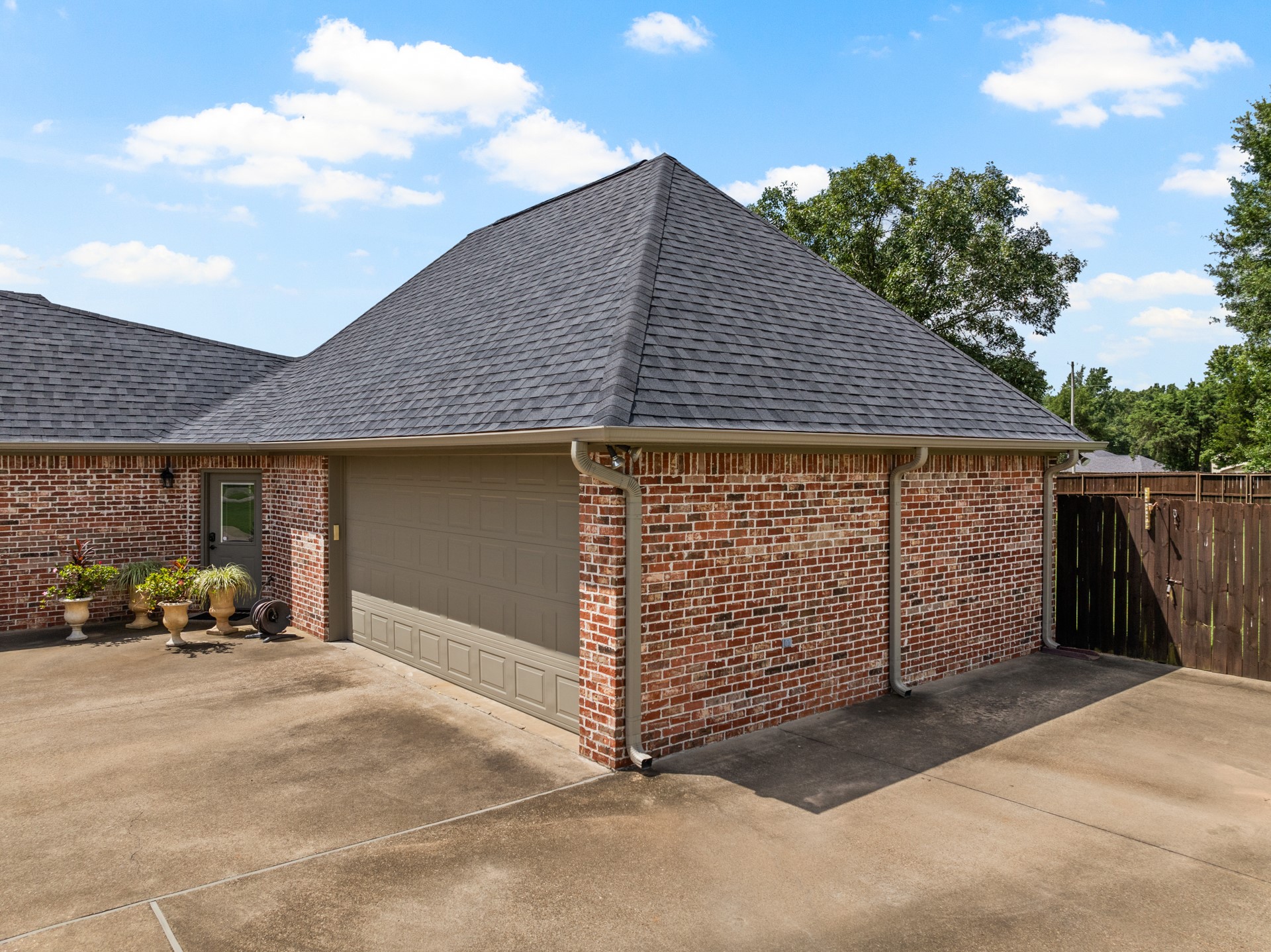 204 Private Road 54166