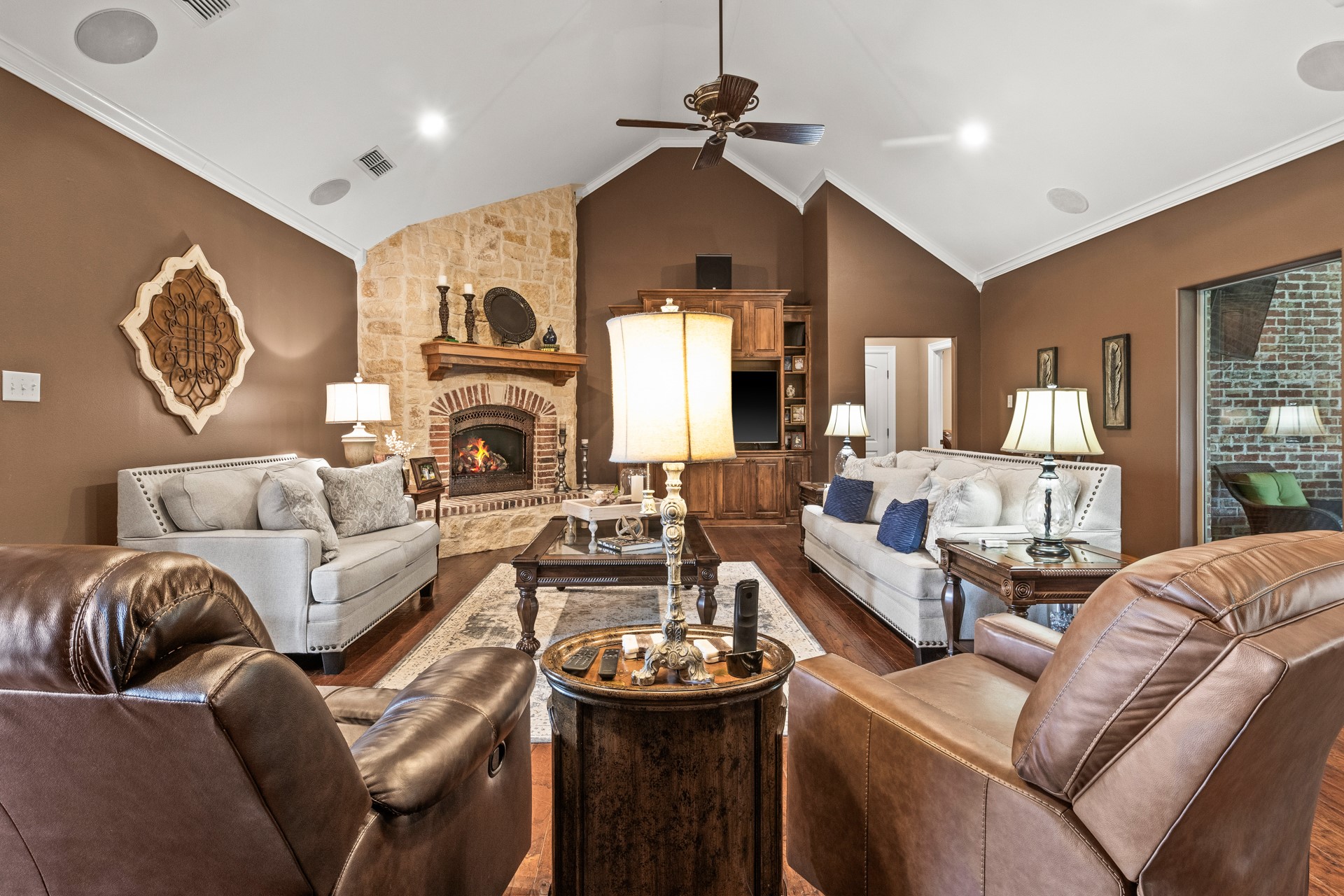 204 Private Road 54166