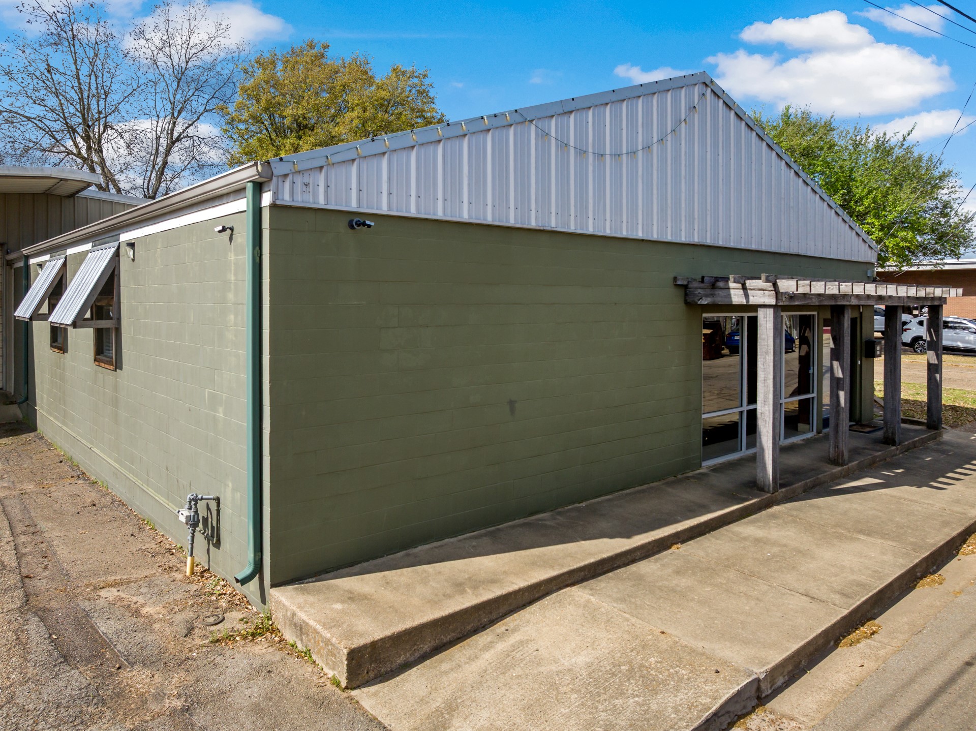 141 E Marshall