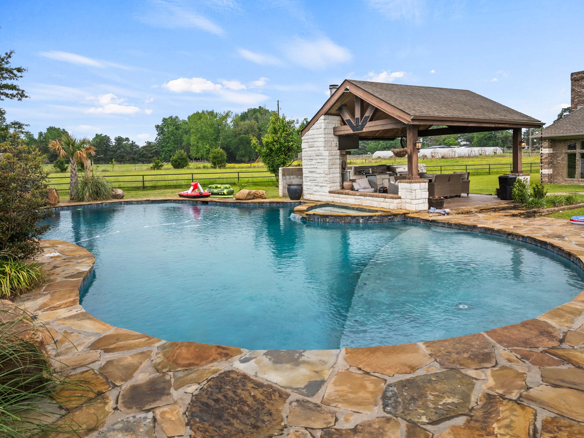 2320 W Hwy 11