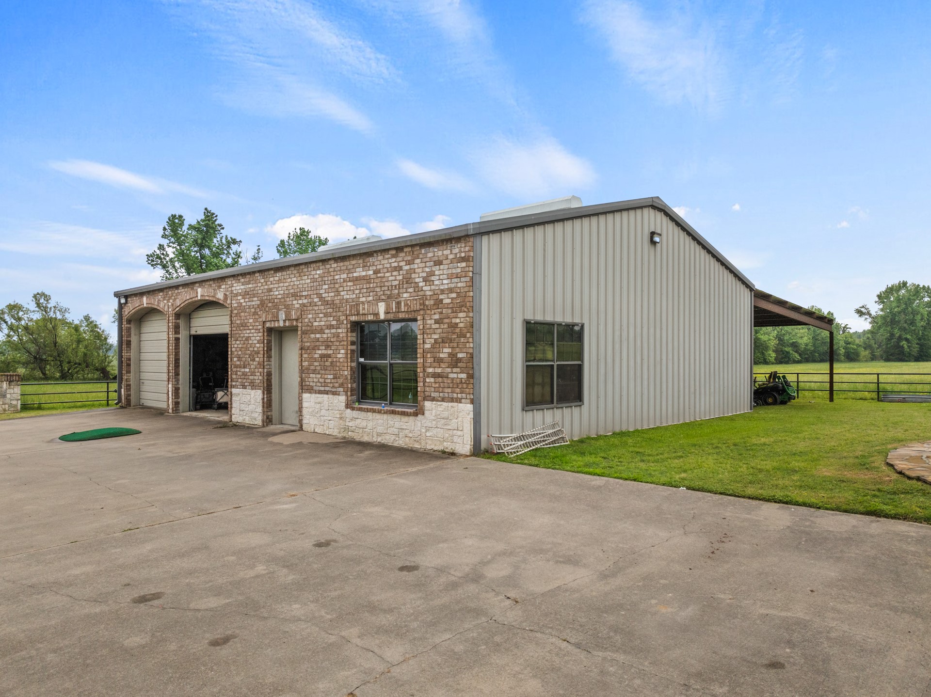 2320 W Hwy 11