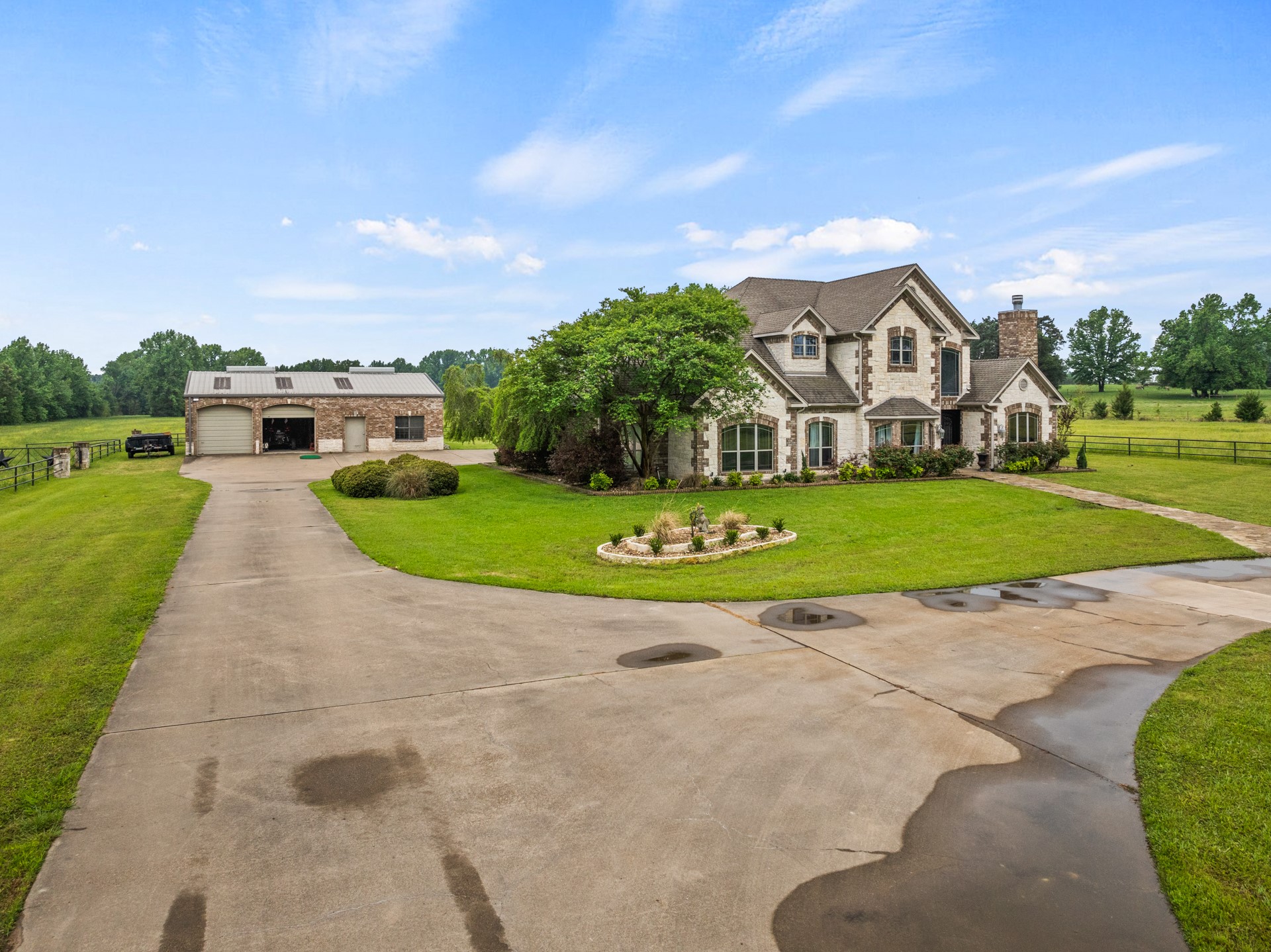 2320 W Hwy 11