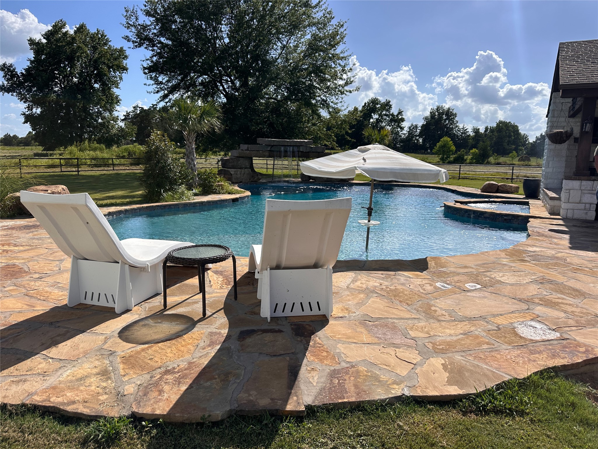2320 W Hwy 11