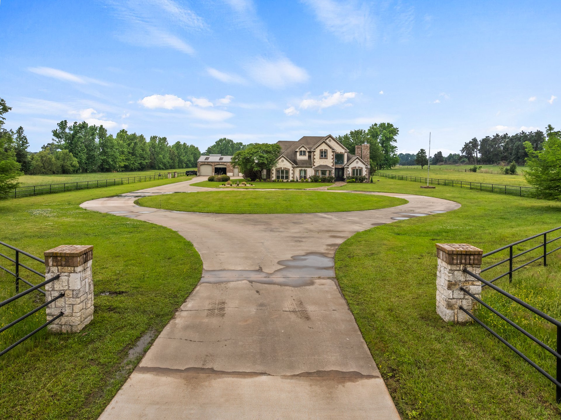 2320 W Hwy 11