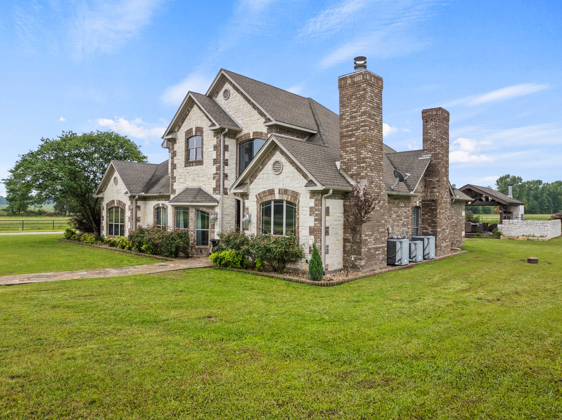 2320 W Hwy 11
