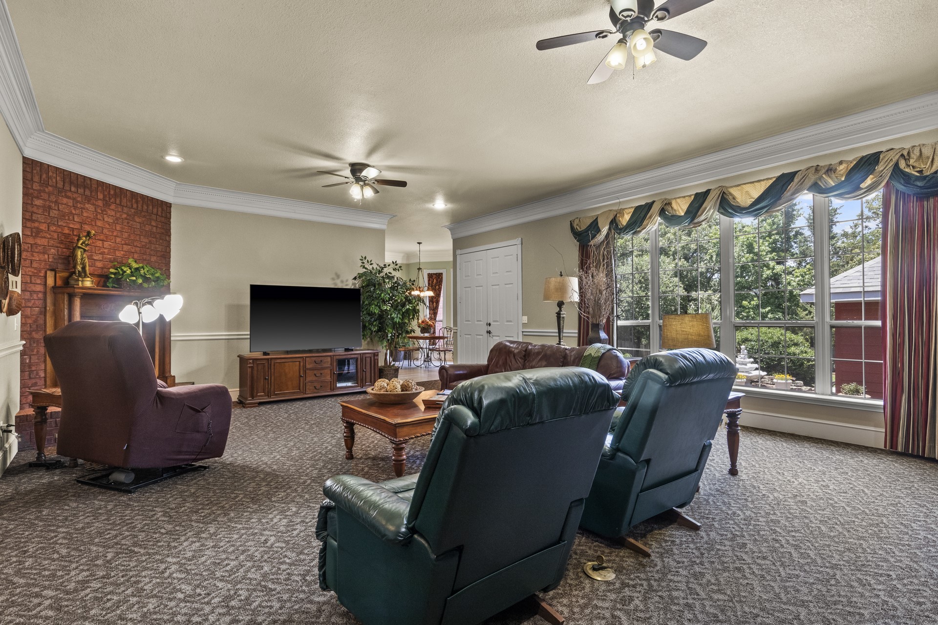 903 Deer Trail Ln